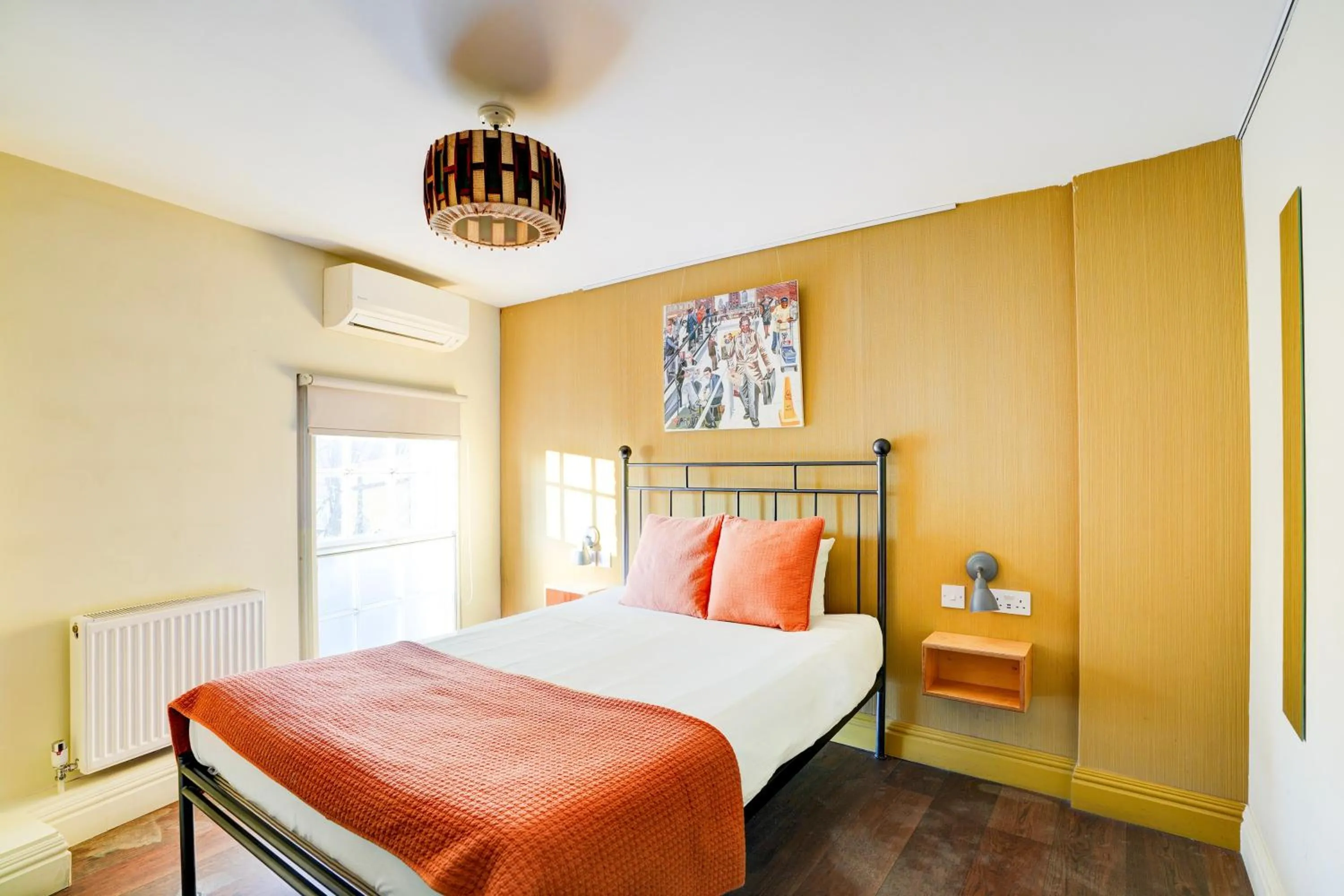 Bedroom, Bed in Peckham Rooms Hotel by Belvilla London