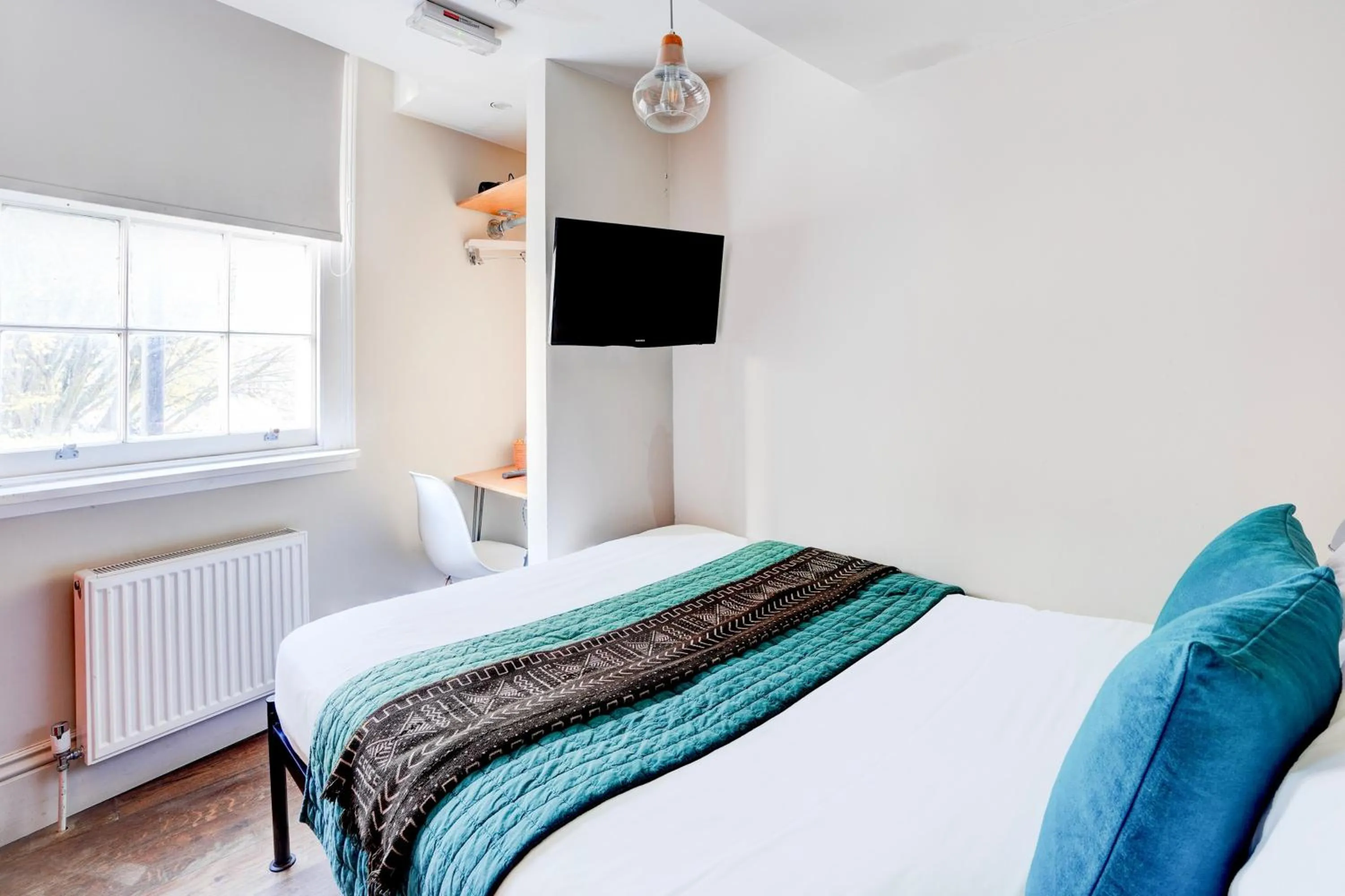 Bedroom, Bed in Peckham Rooms Hotel by Belvilla London
