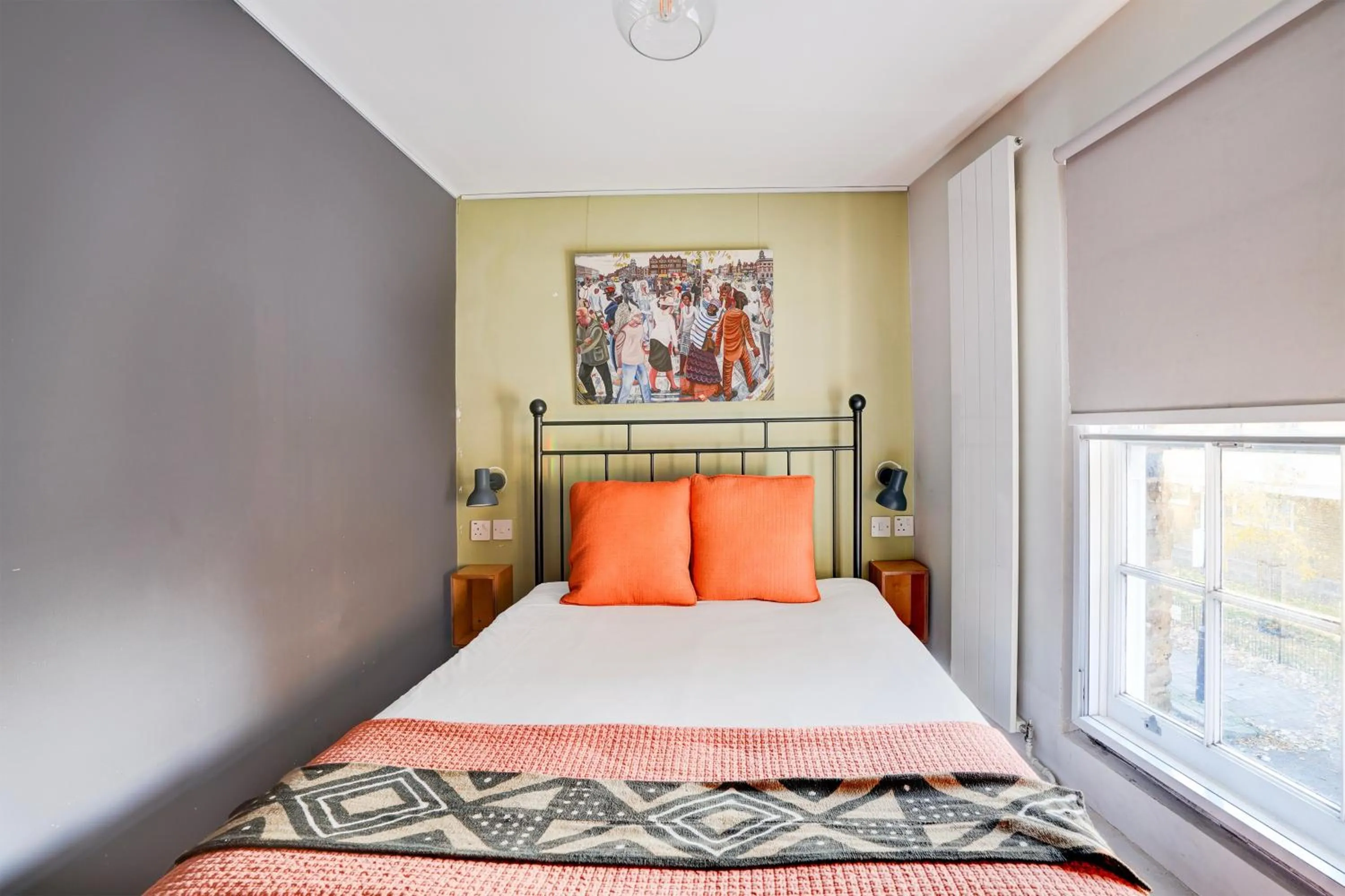 Bedroom, Bed in Peckham Rooms Hotel by Belvilla London