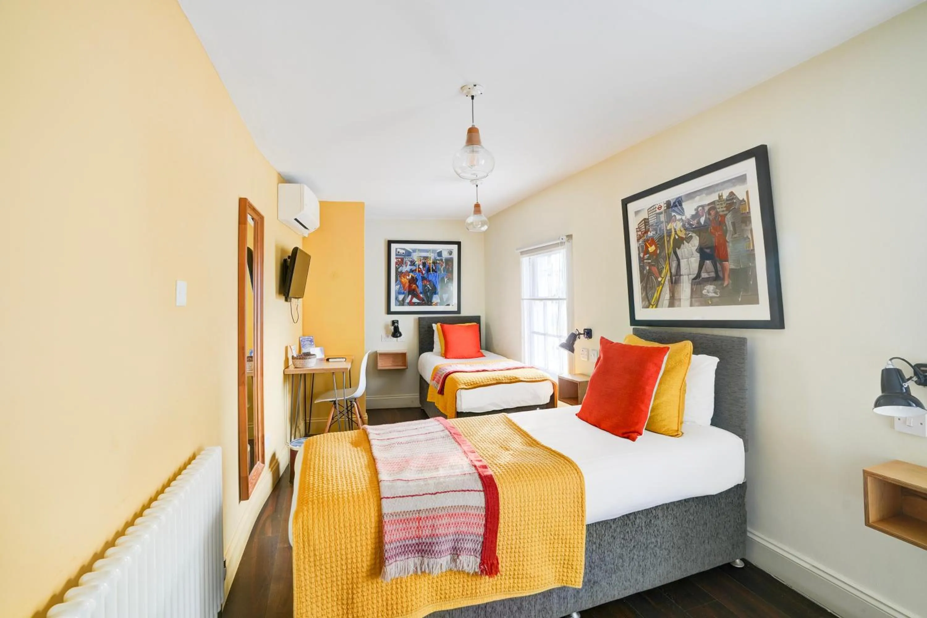 Bedroom, Bed in Peckham Rooms Hotel by Belvilla London