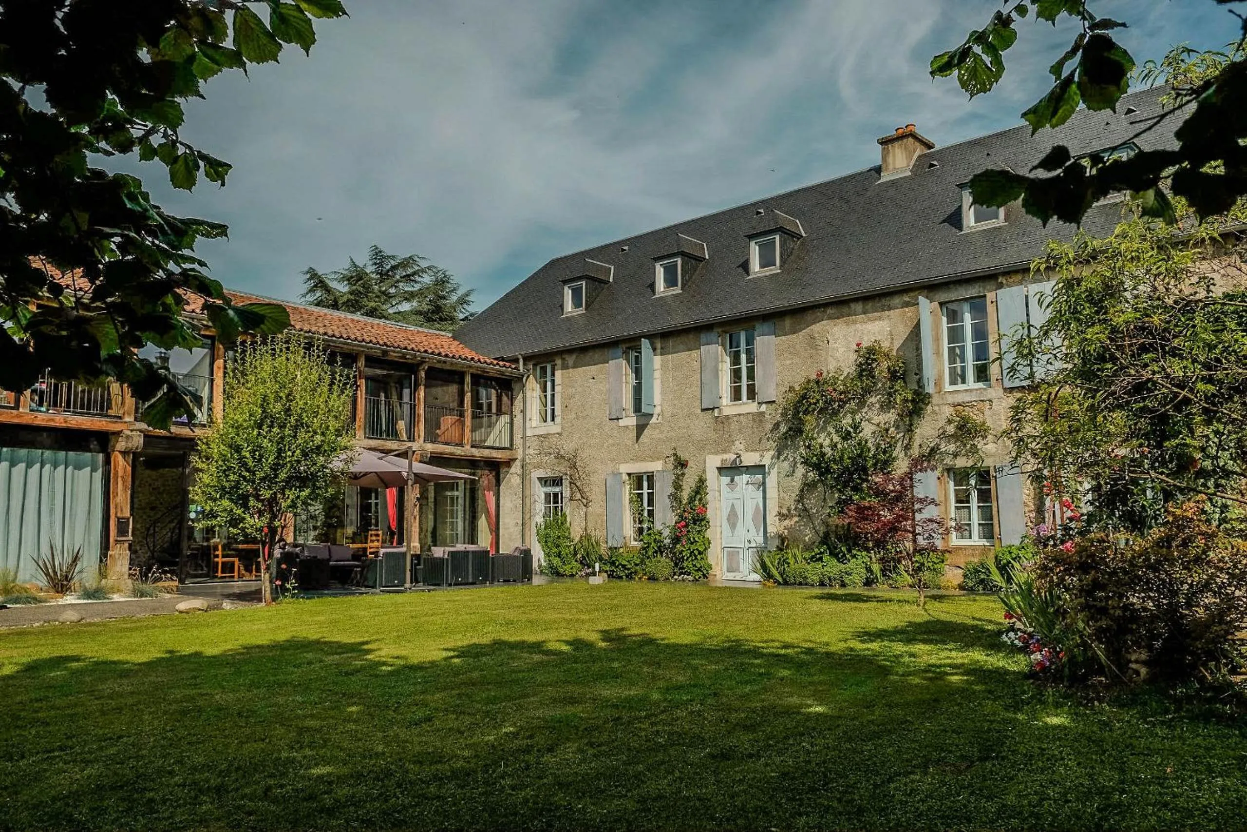 Property building in le closier