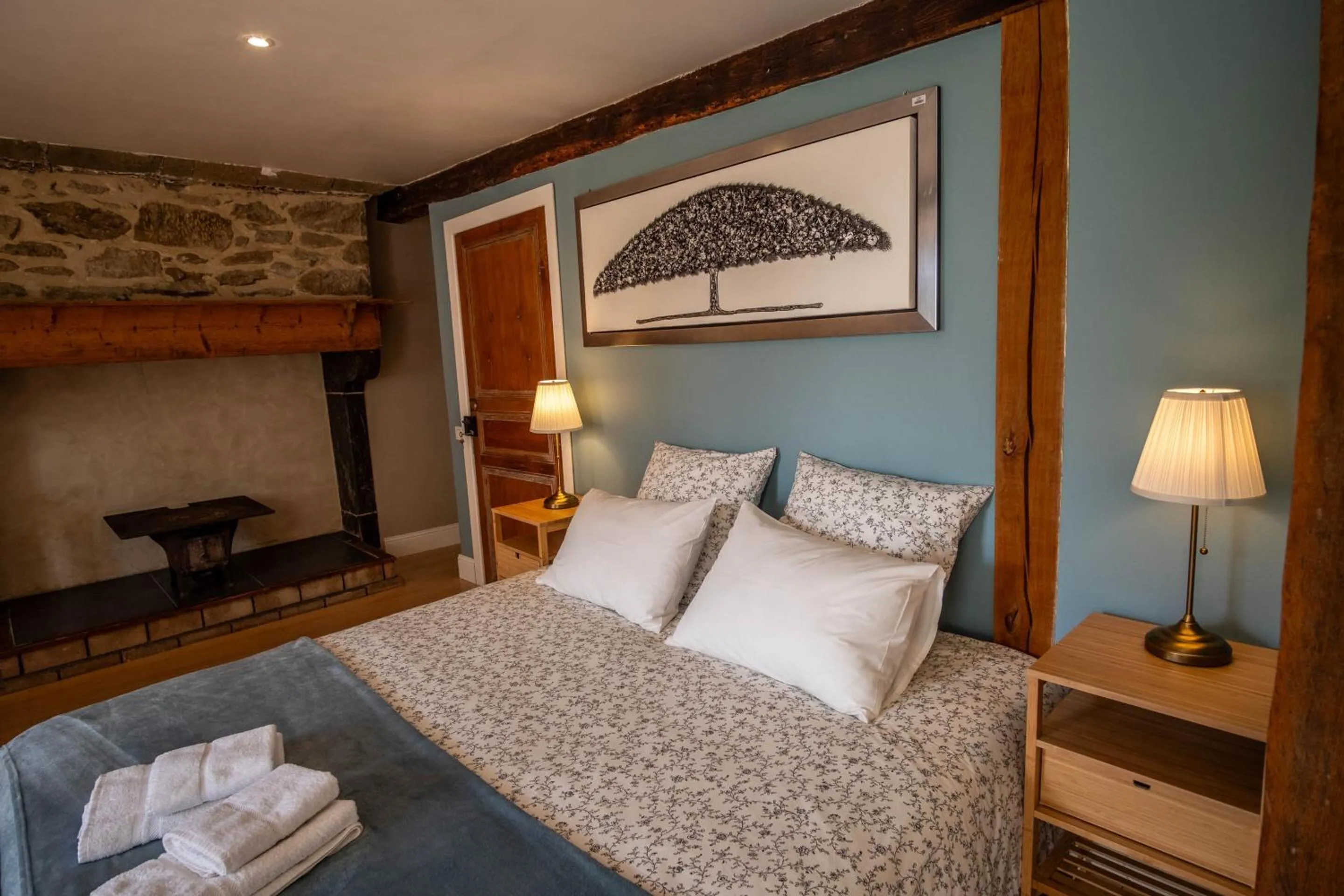 Bedroom, Bed in le closier