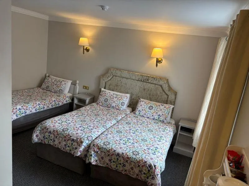 Photo of the whole room, Bed in Harmony Inn - Glena House