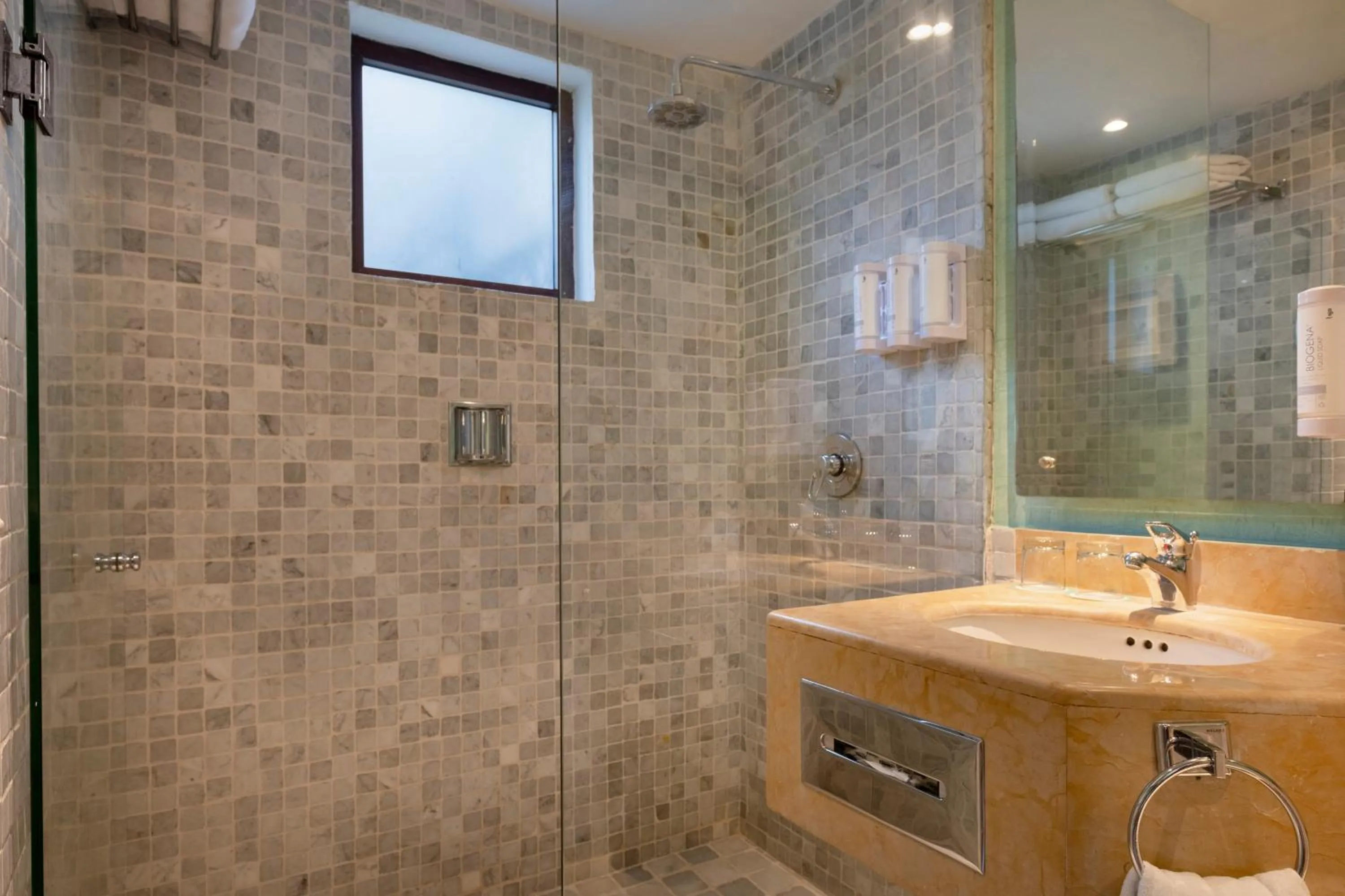 Shower in Iberostar Waves Cozumel - All Inclusive