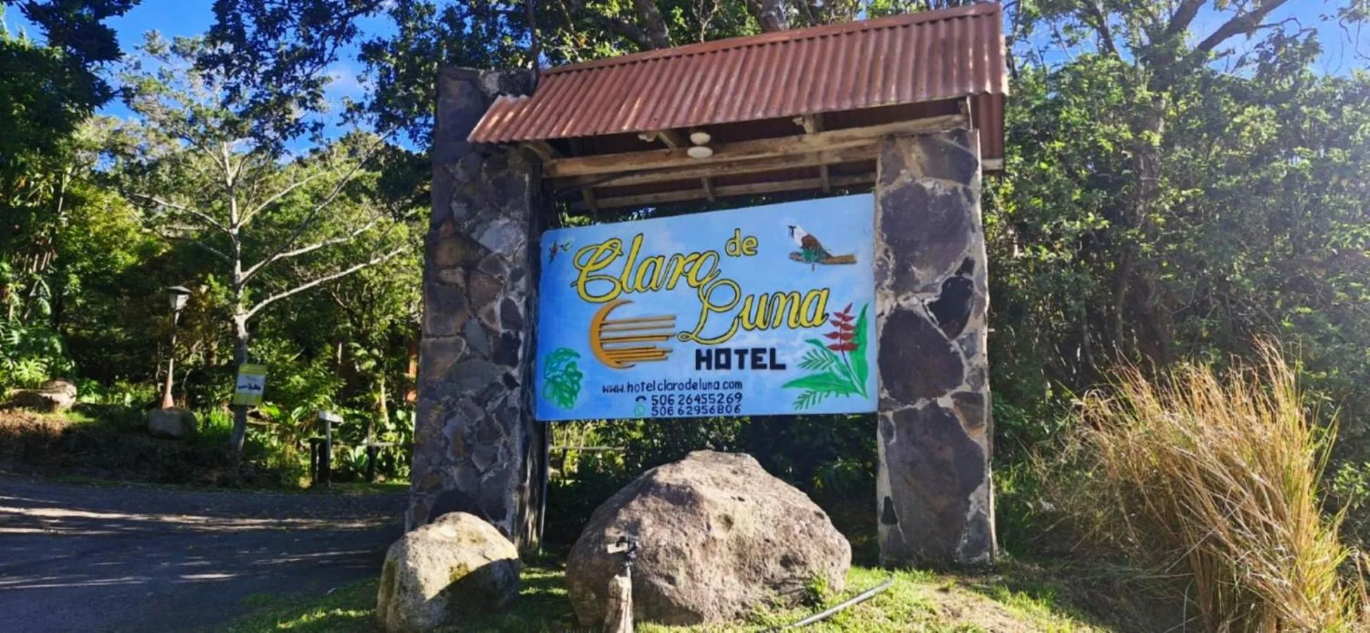 Facade/entrance in Hotel Claro de Luna