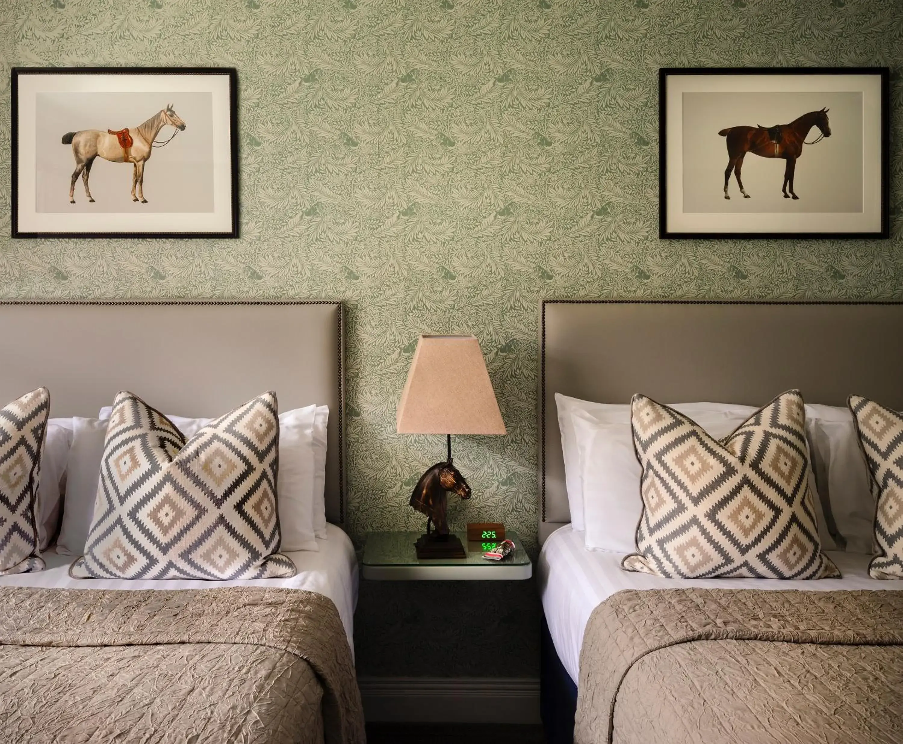 Classic Twin Room in Horse & Jockey Hotel Classic Twin Room in Horse & Jockey Hotel