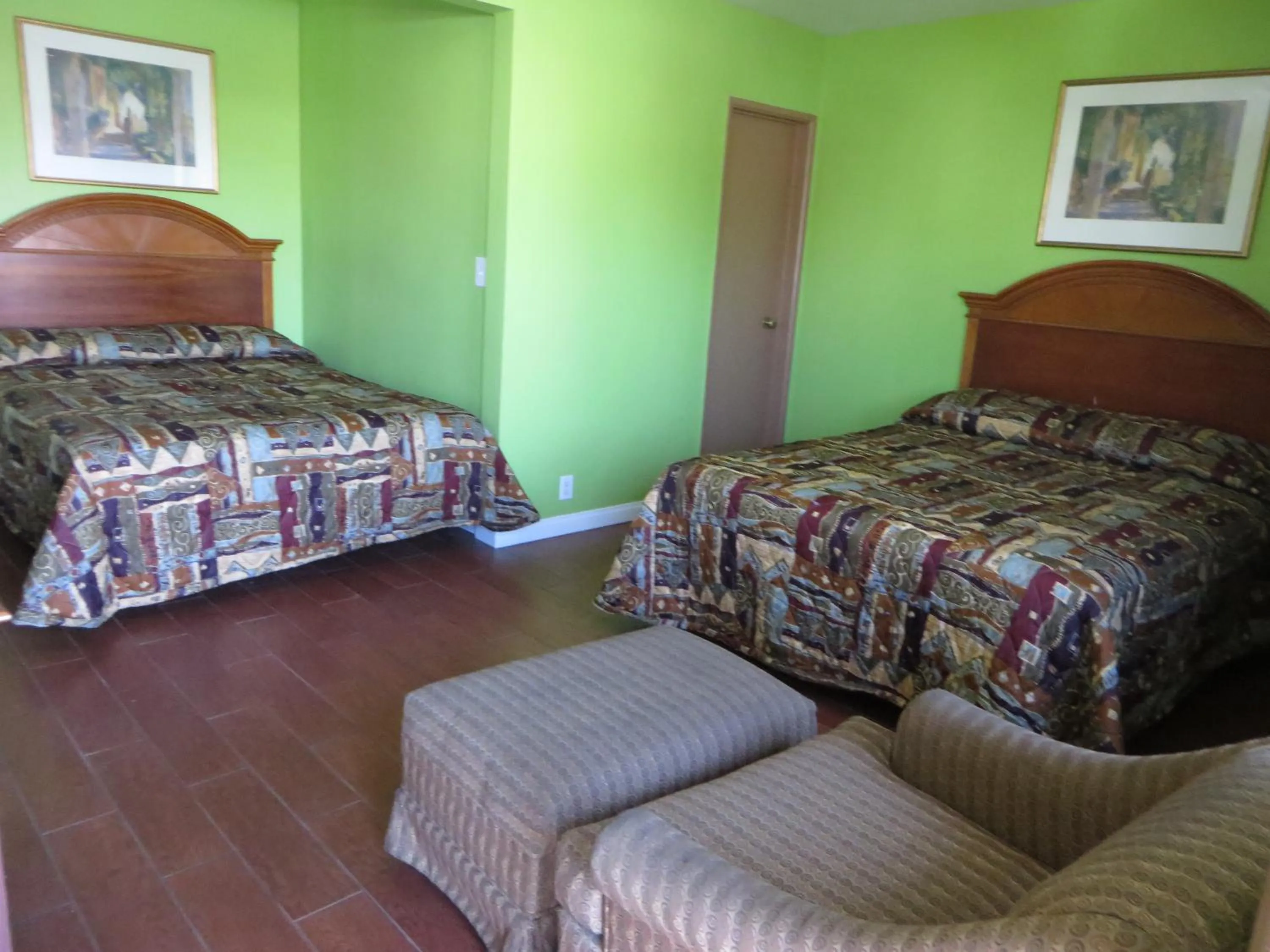 Photo of the whole room in Park Motel