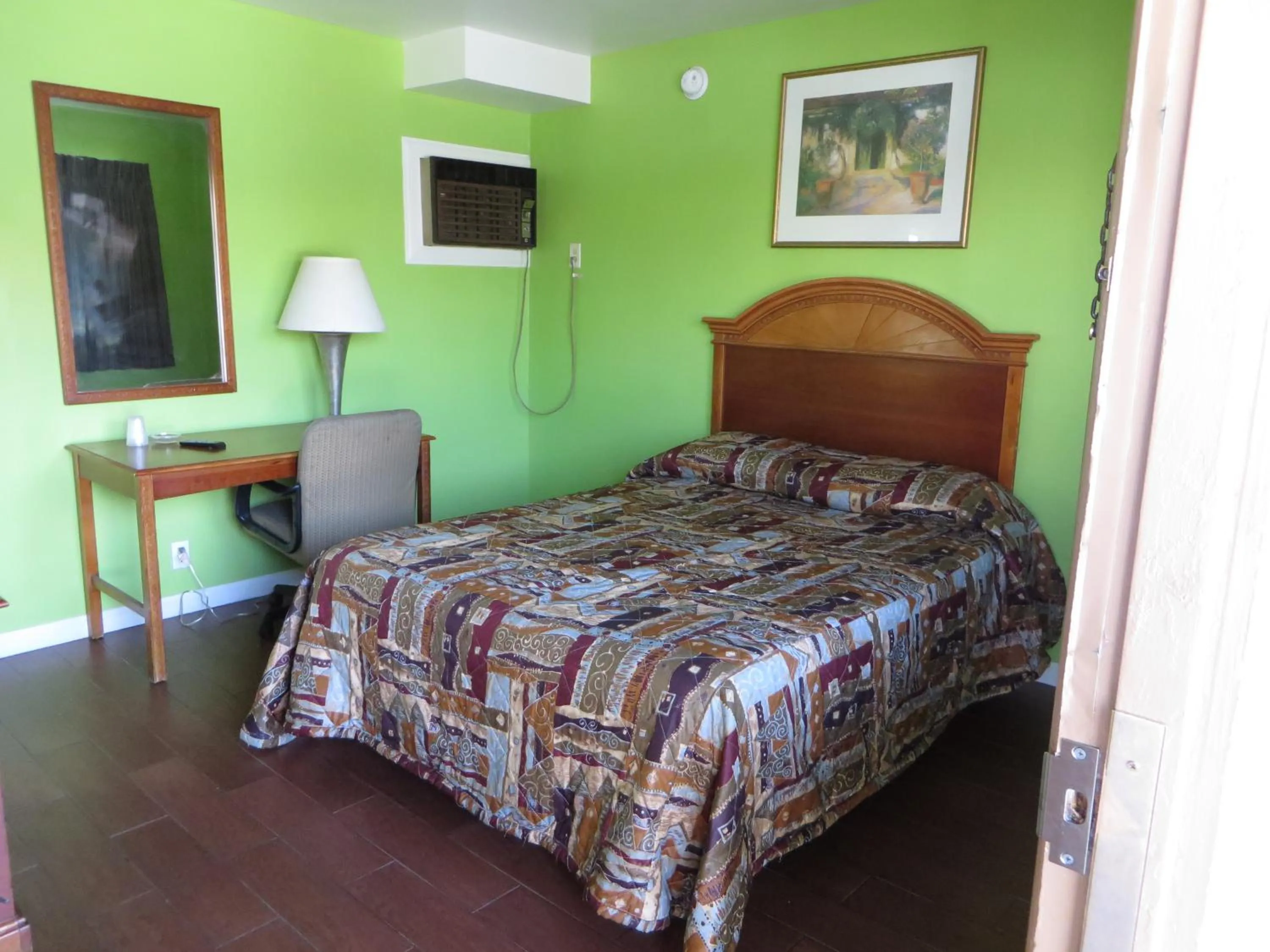 Photo of the whole room in Park Motel