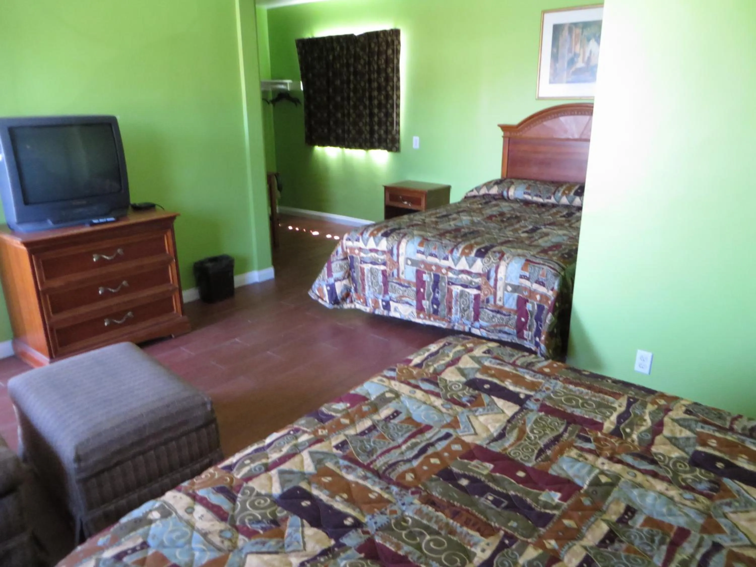 Photo of the whole room in Park Motel