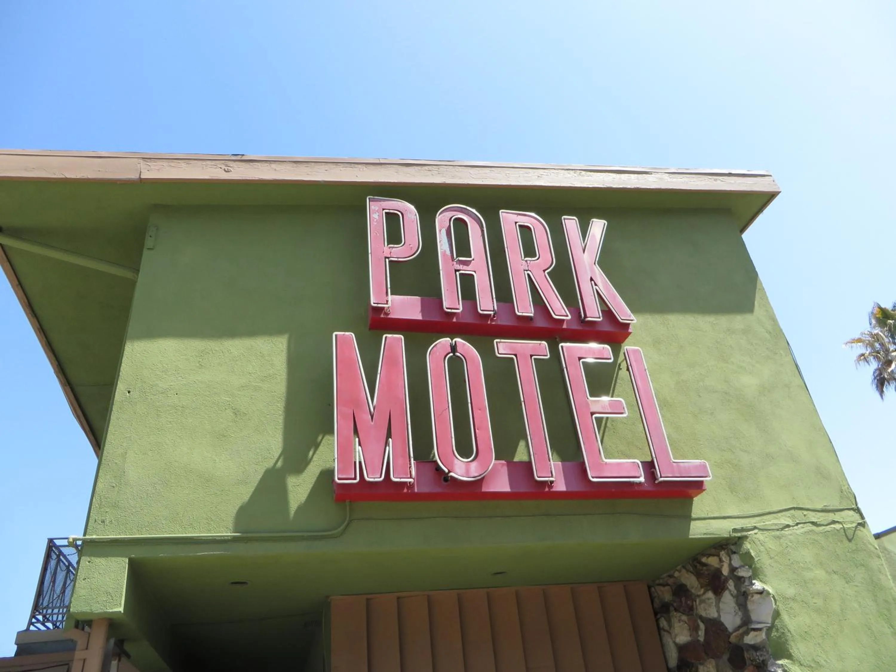 Day in Park Motel