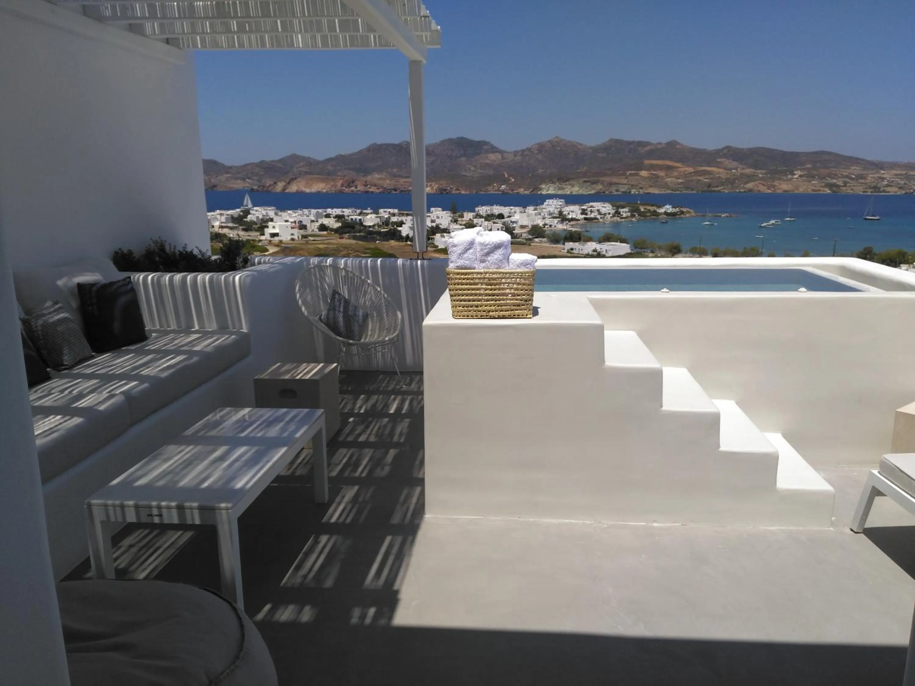 Hot Tub in Milos Breeze Boutique Hotel