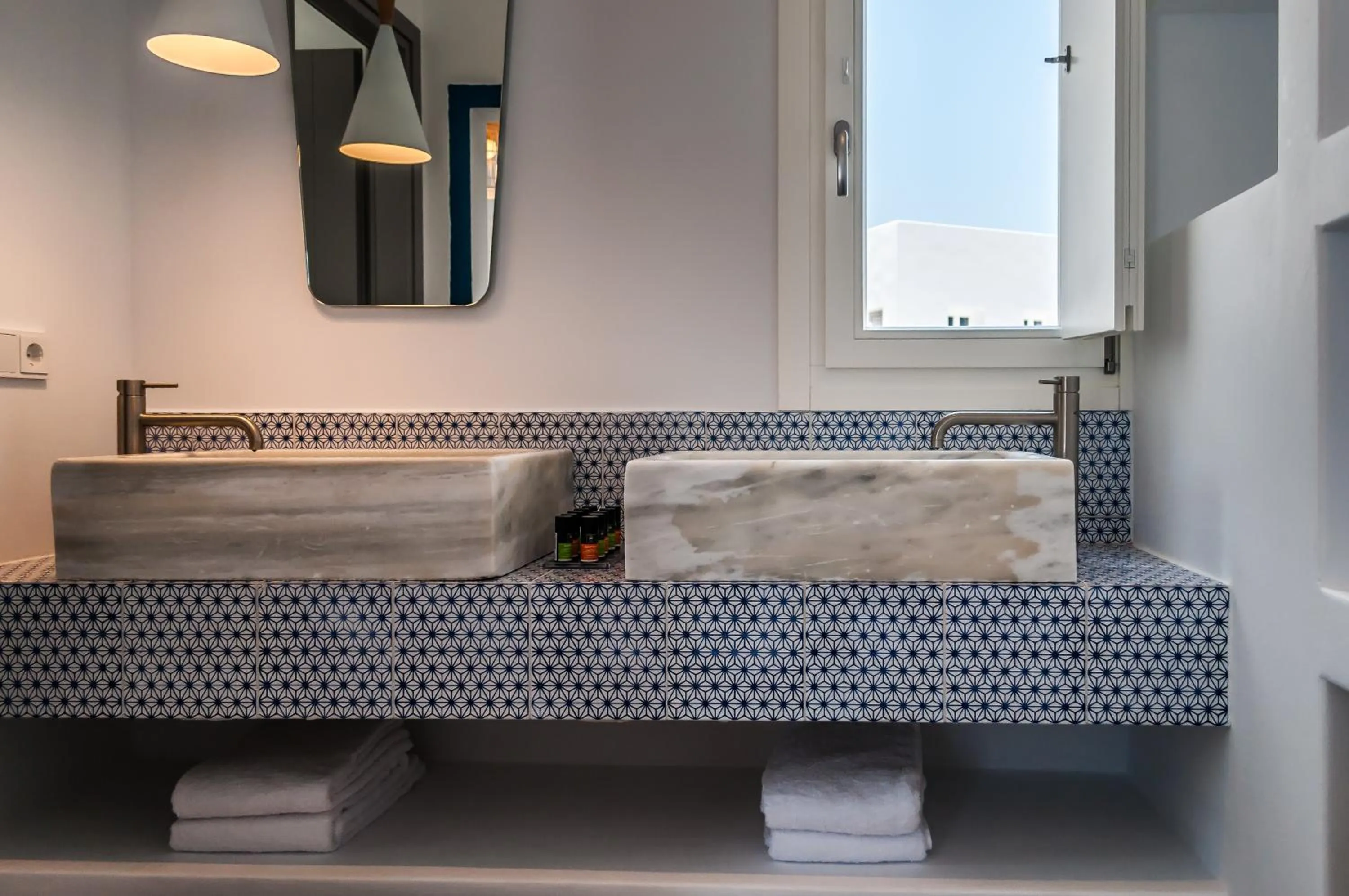 Bathroom, Bed in Milos Breeze Boutique Hotel