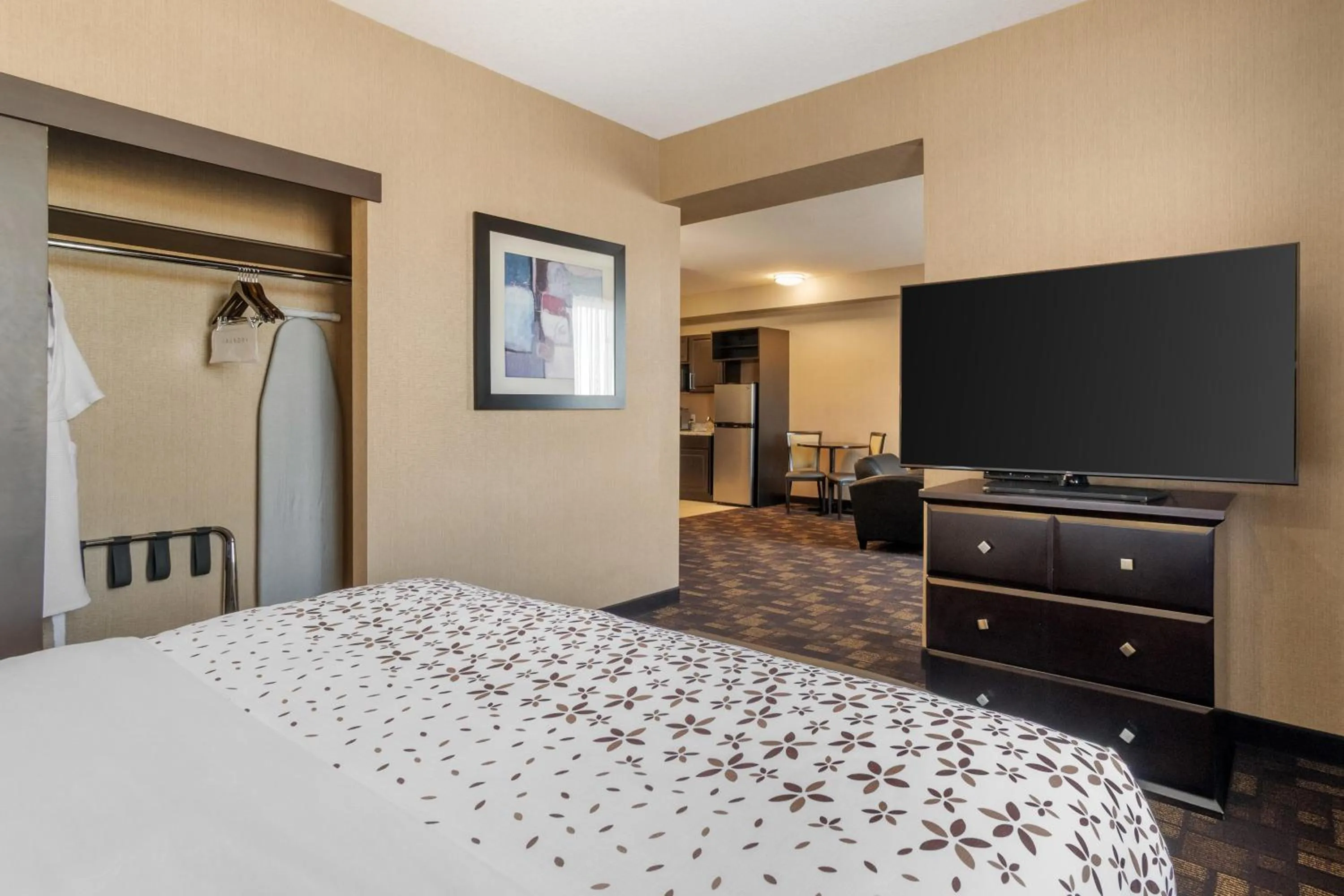 Bedroom, Bed in Best Western PLUS Fox Creek