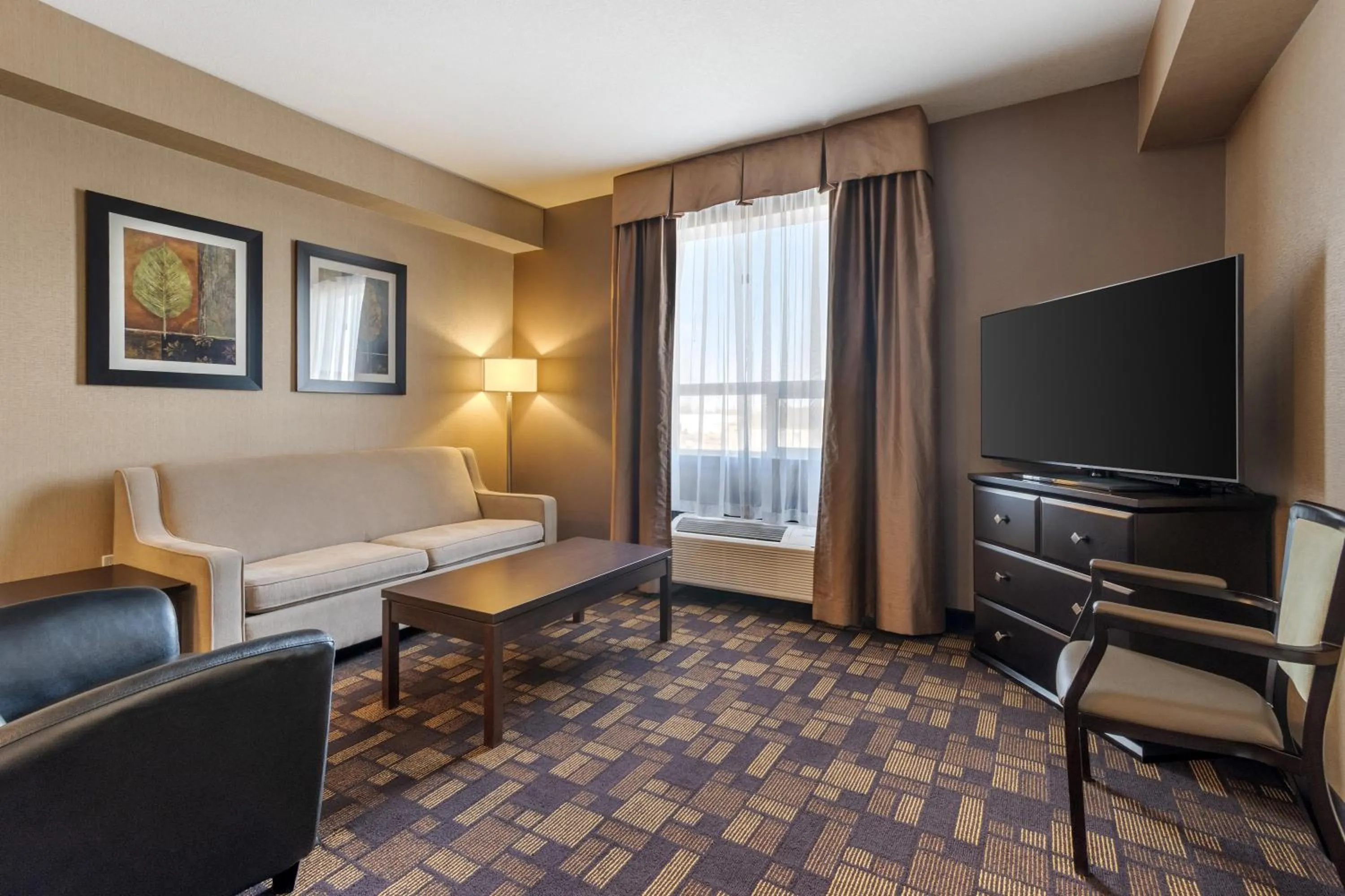 Bedroom in Best Western PLUS Fox Creek