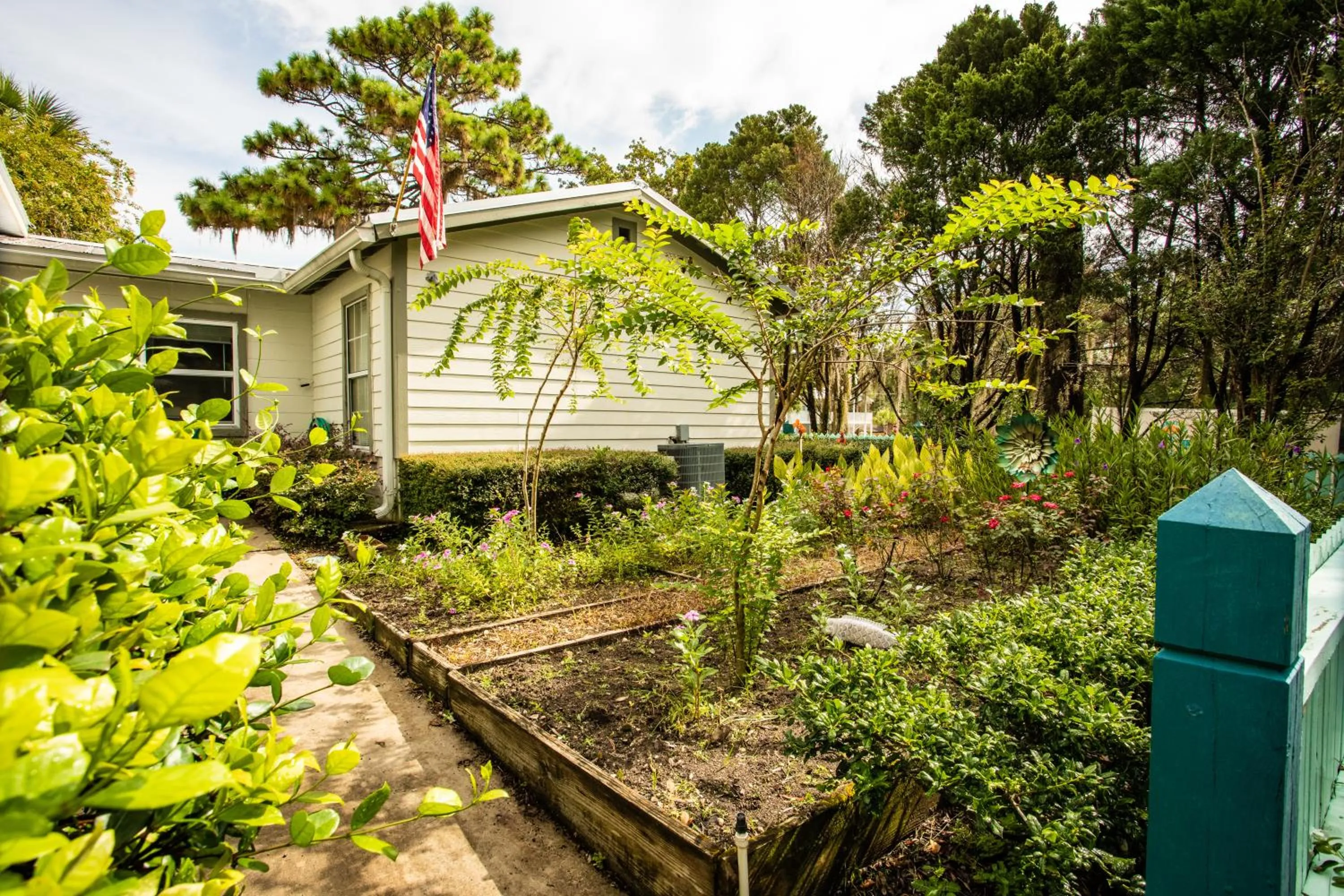 Garden in Steinhatchee River Inn and Marina