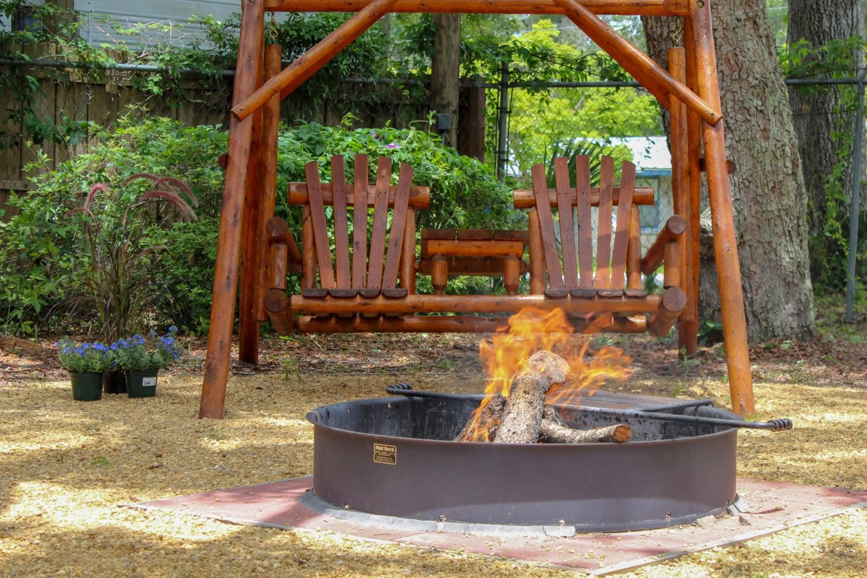 Evening entertainment in Steinhatchee River Inn and Marina