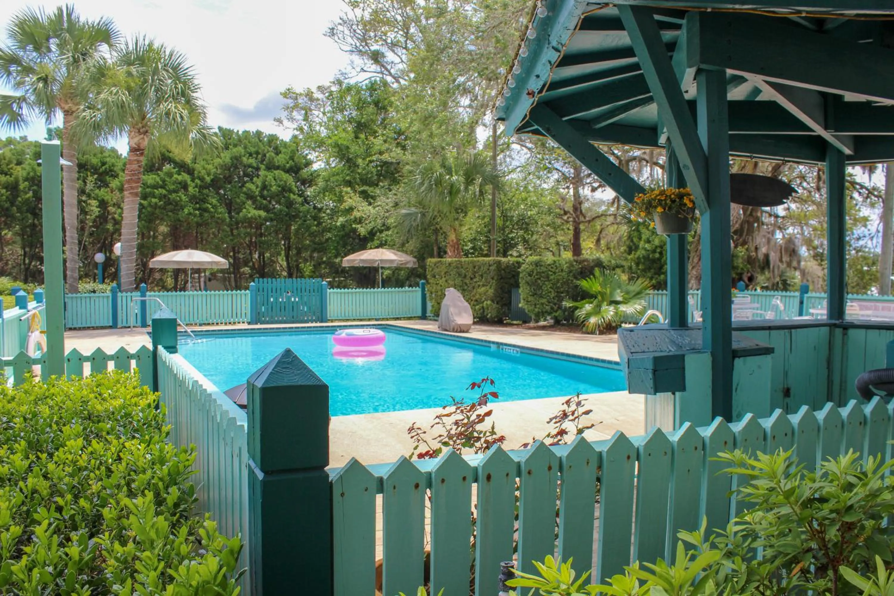 Swimming pool in Steinhatchee River Inn and Marina
