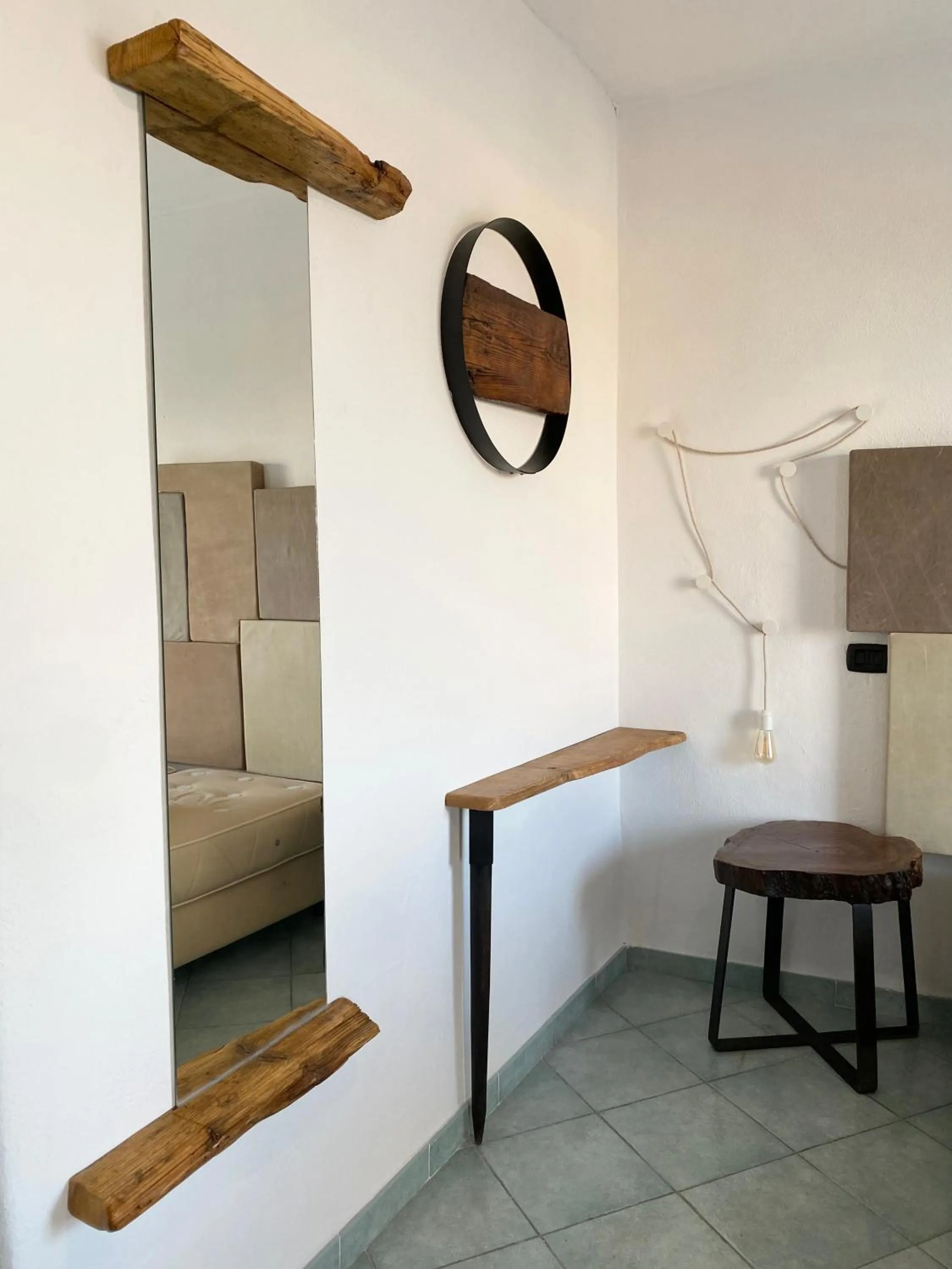 Photo of the whole room in Black Market Hotel