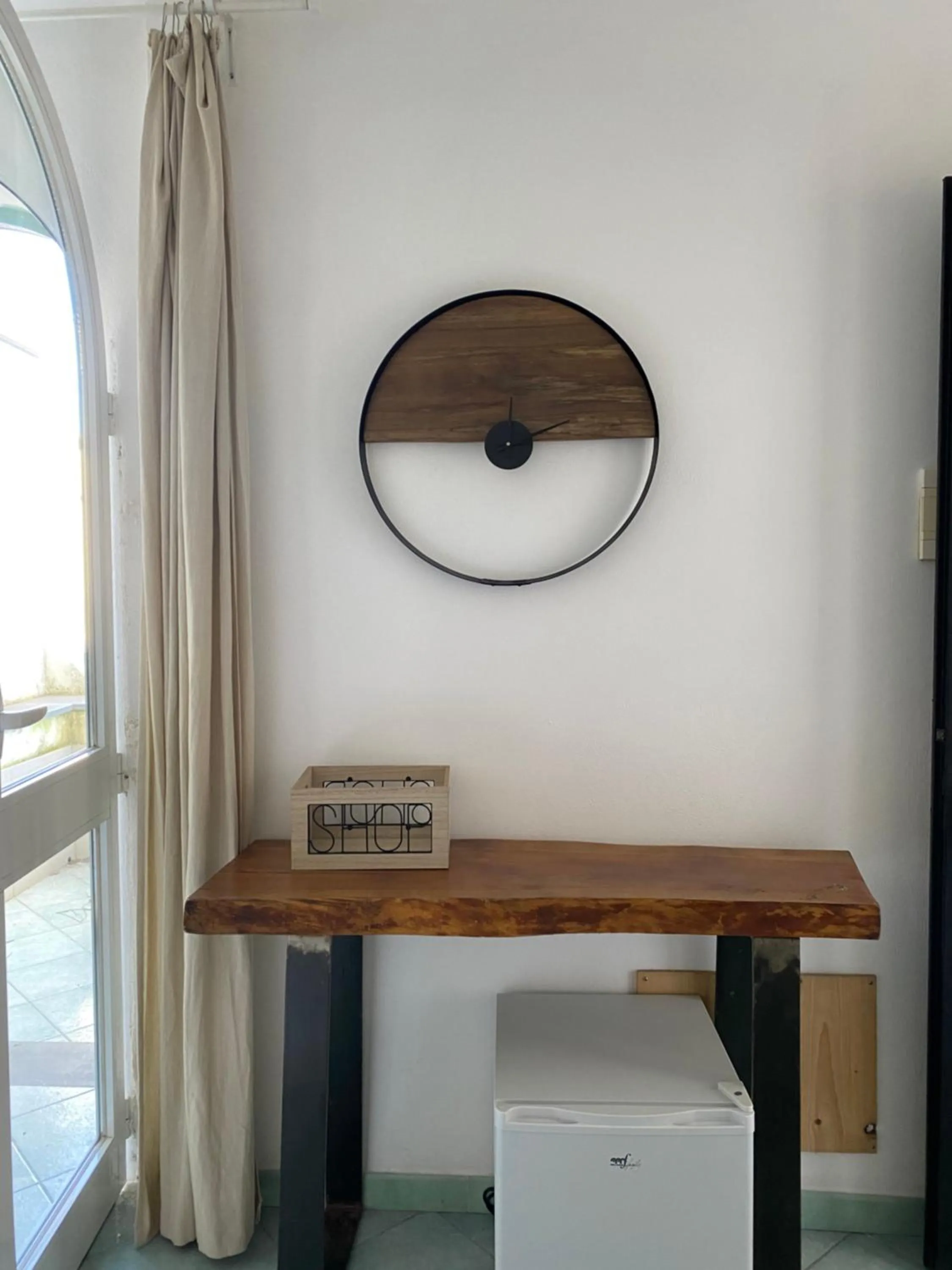 hair dresser in Black Market Hotel