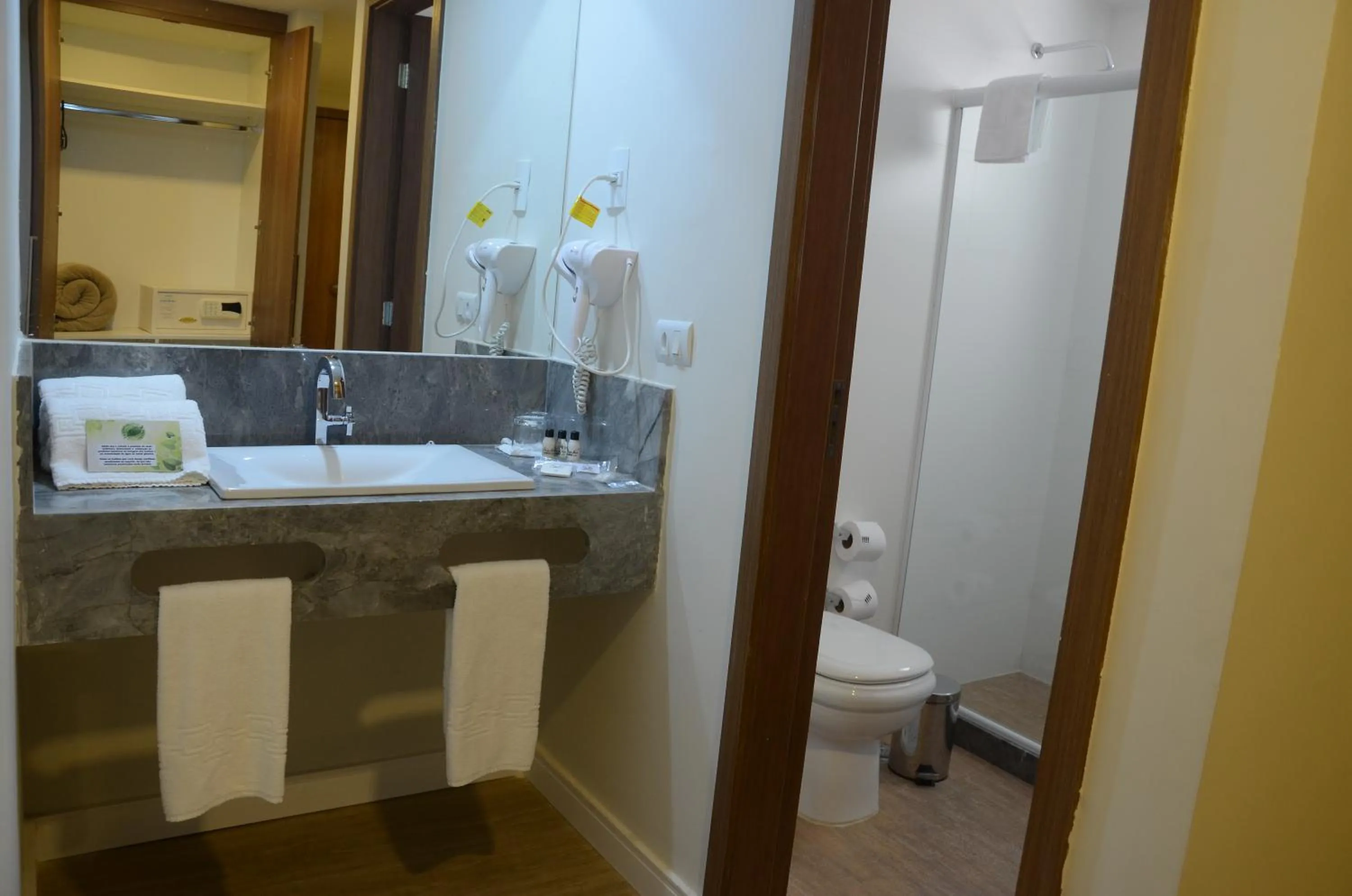 Bathroom in Casa Nova Hotel