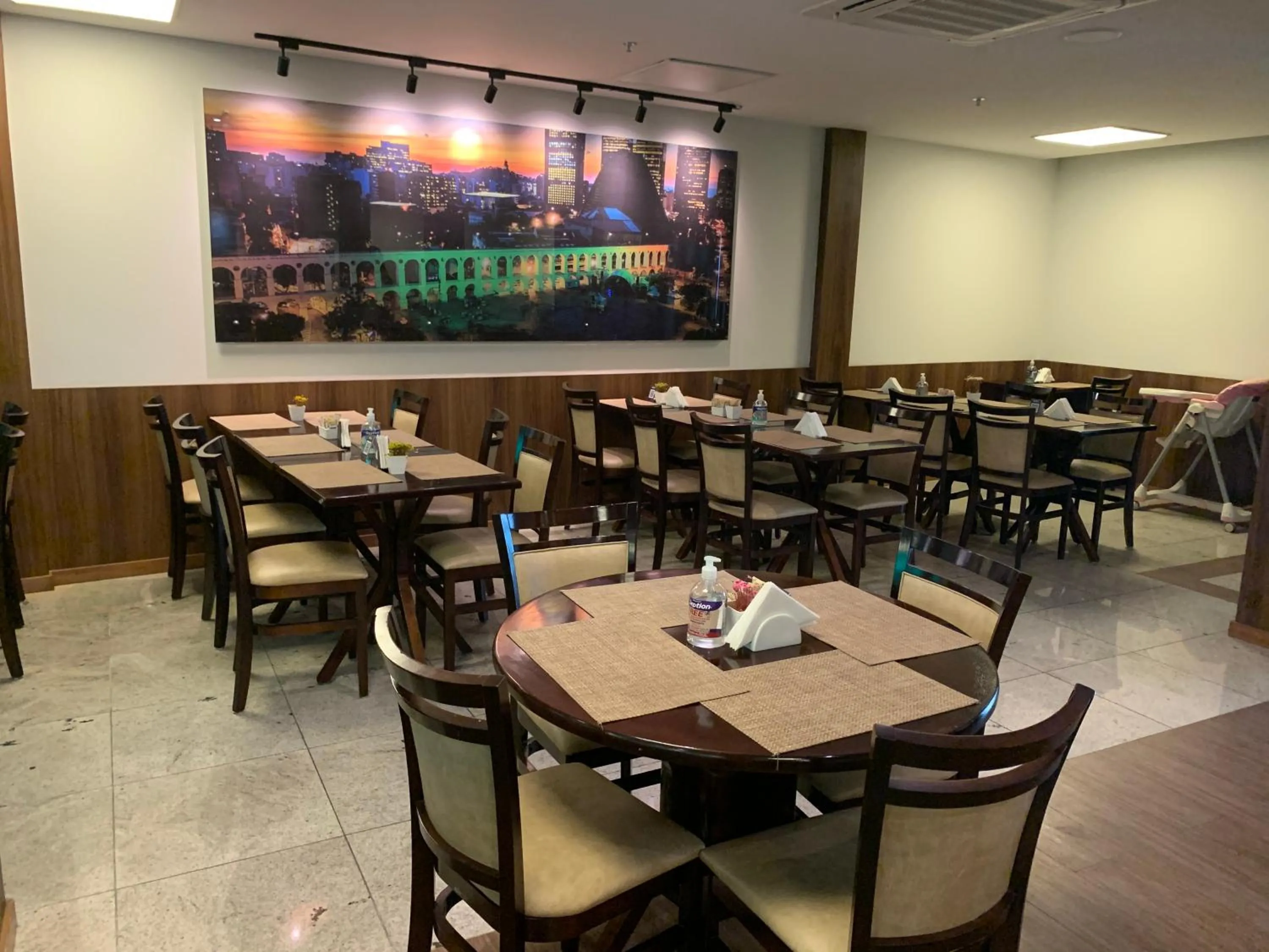 Restaurant/places to eat in Casa Nova Hotel