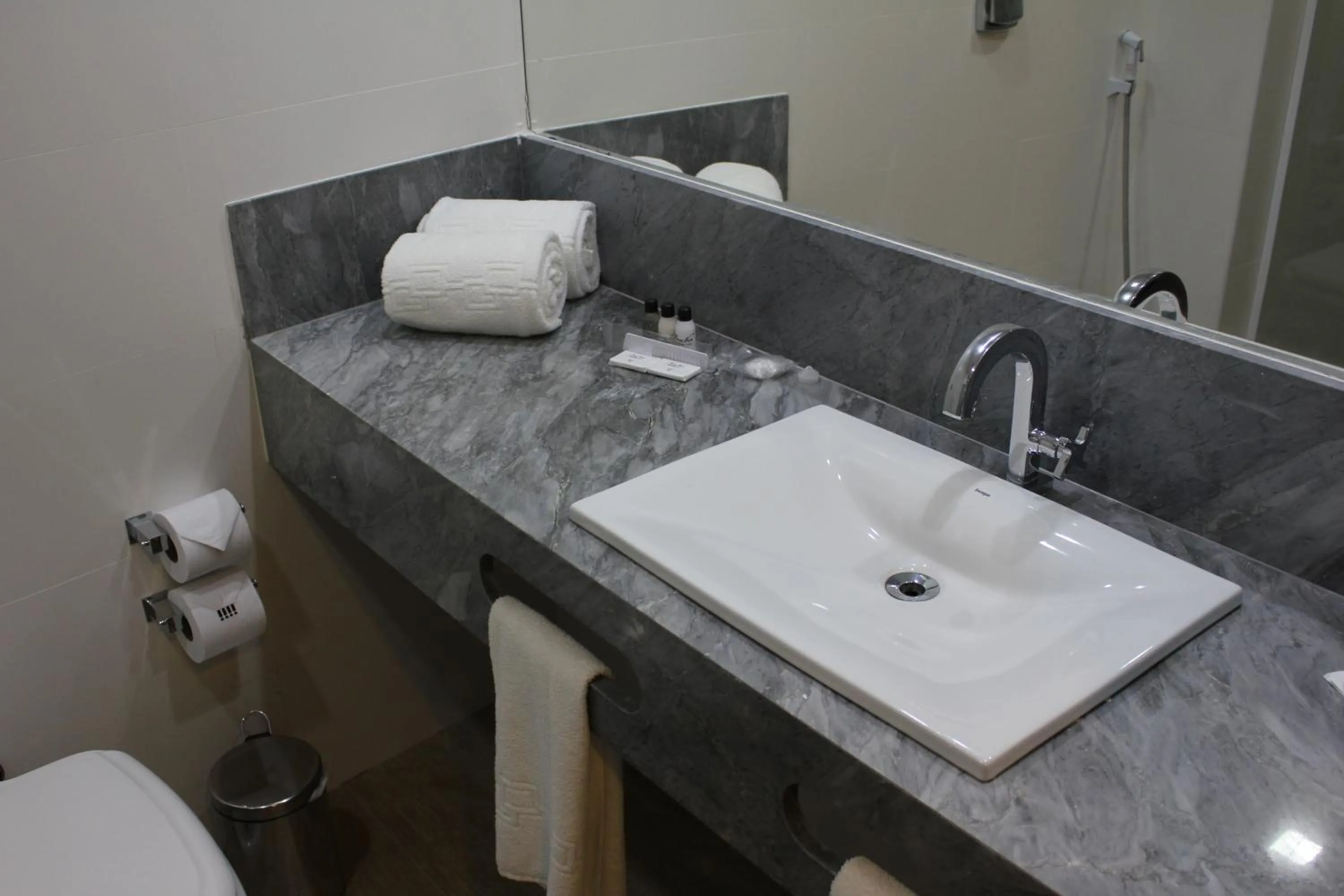 Toilet in Casa Nova Hotel