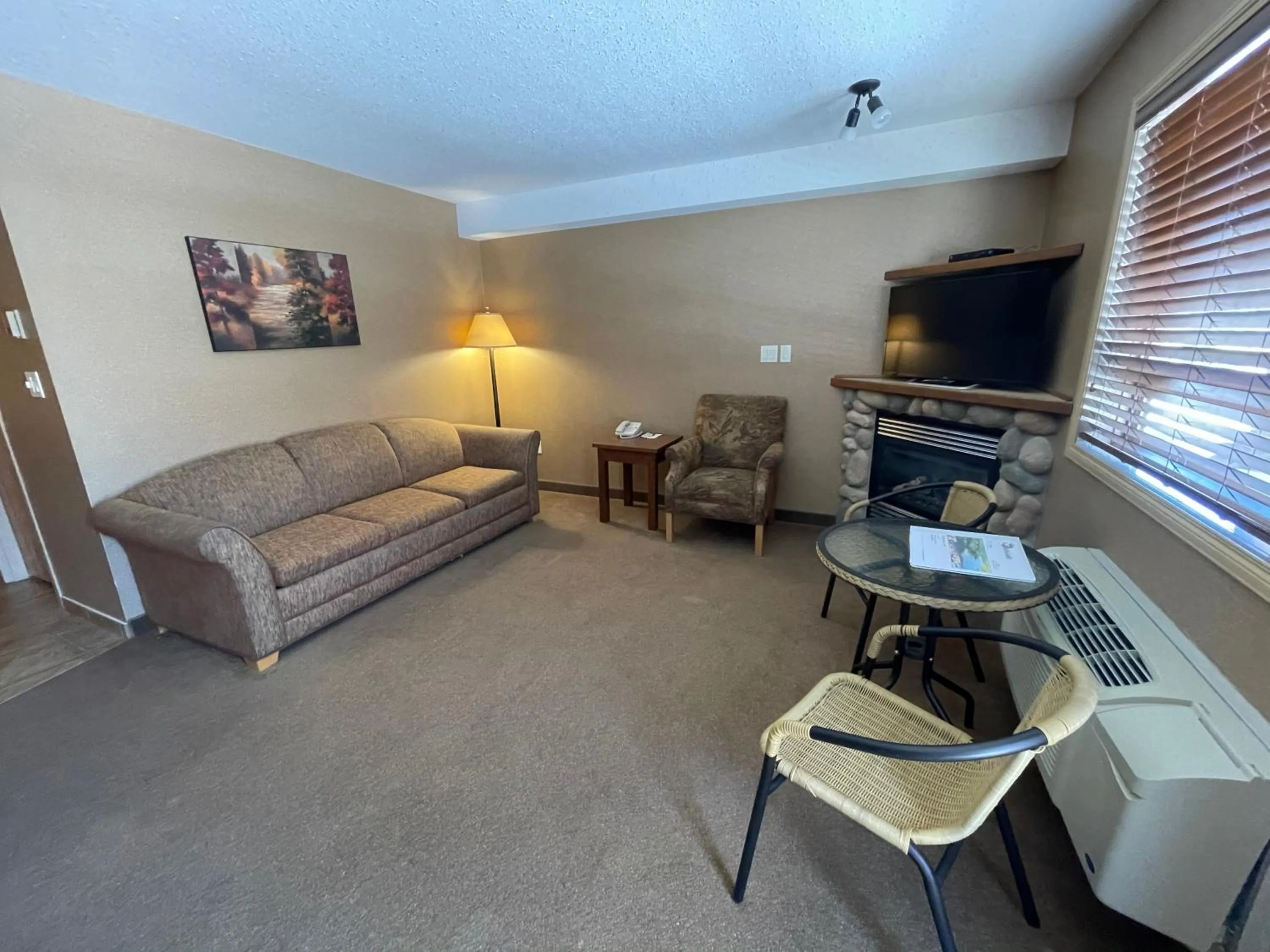 Living room in Elkwater Lake Lodge and Resort