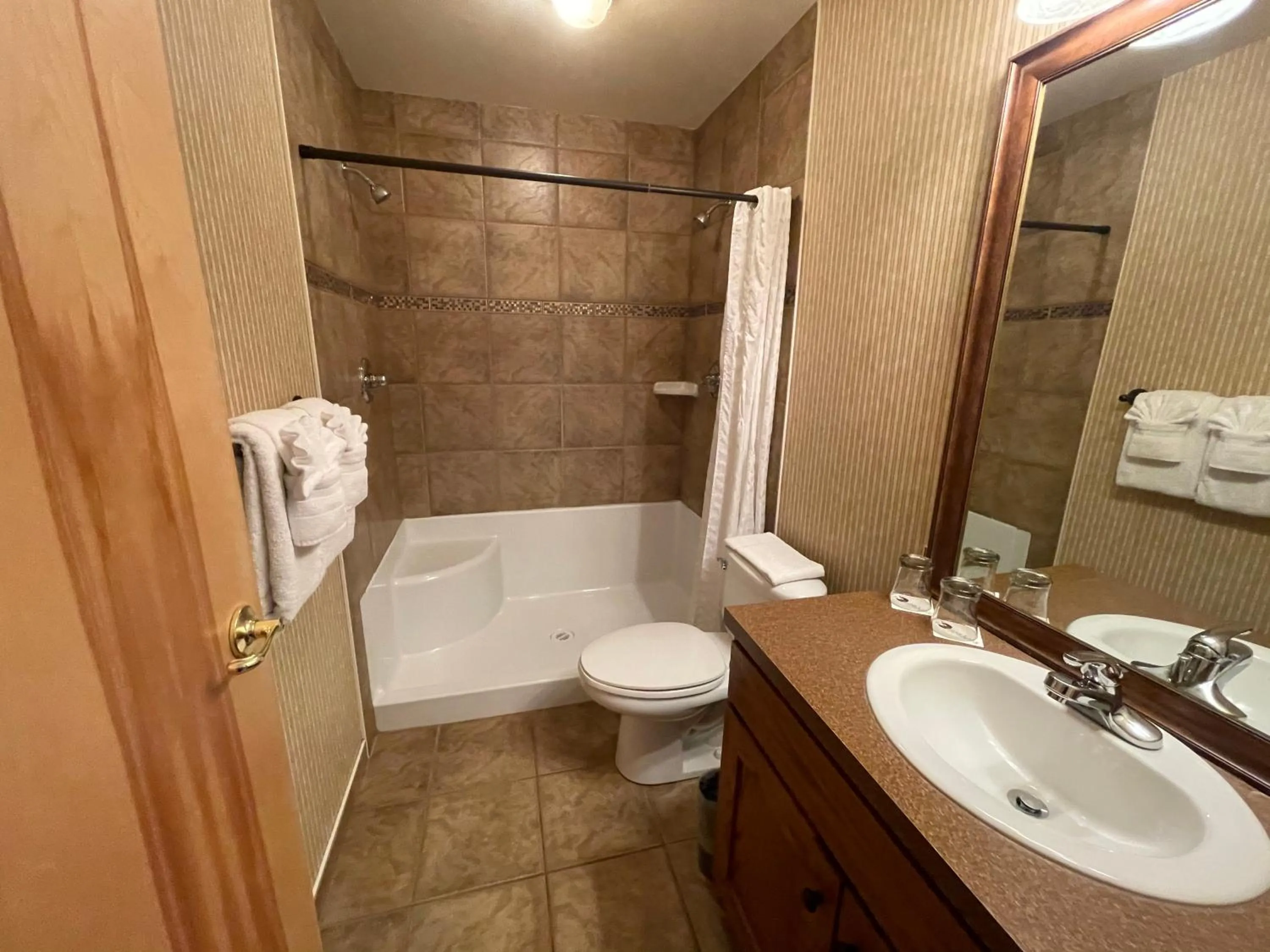 Bathroom in Elkwater Lake Lodge and Resort