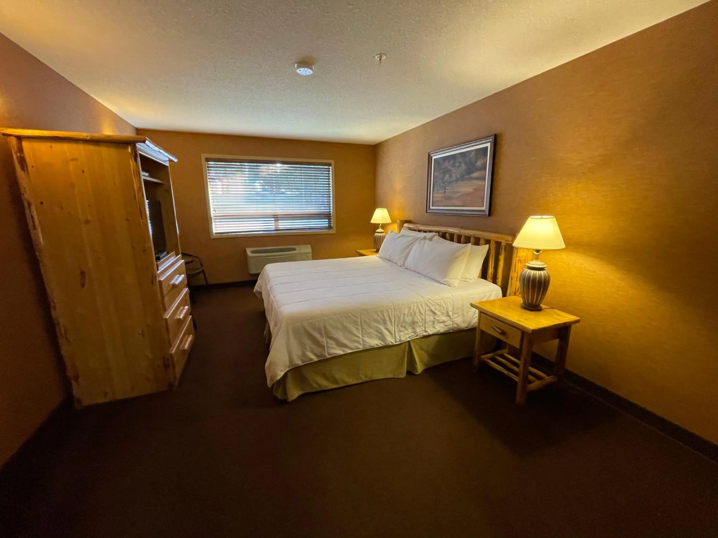Bed in Elkwater Lake Lodge and Resort