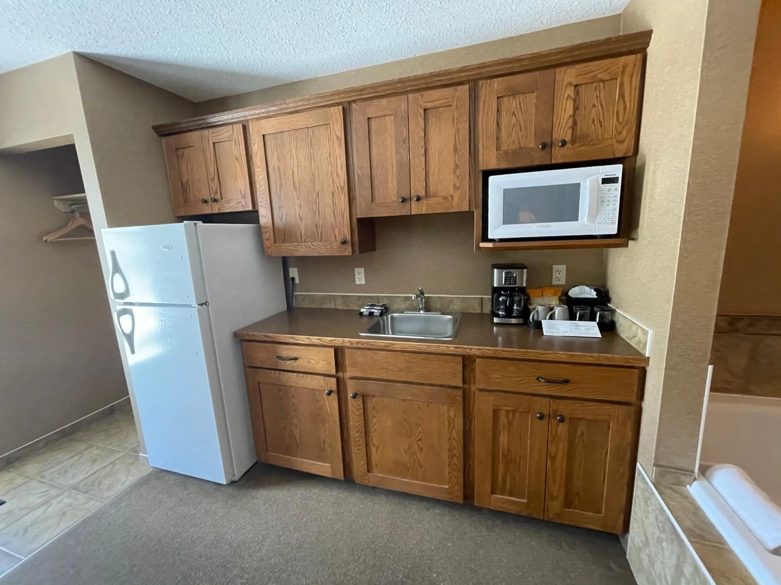 Kitchen or kitchenette in Elkwater Lake Lodge and Resort