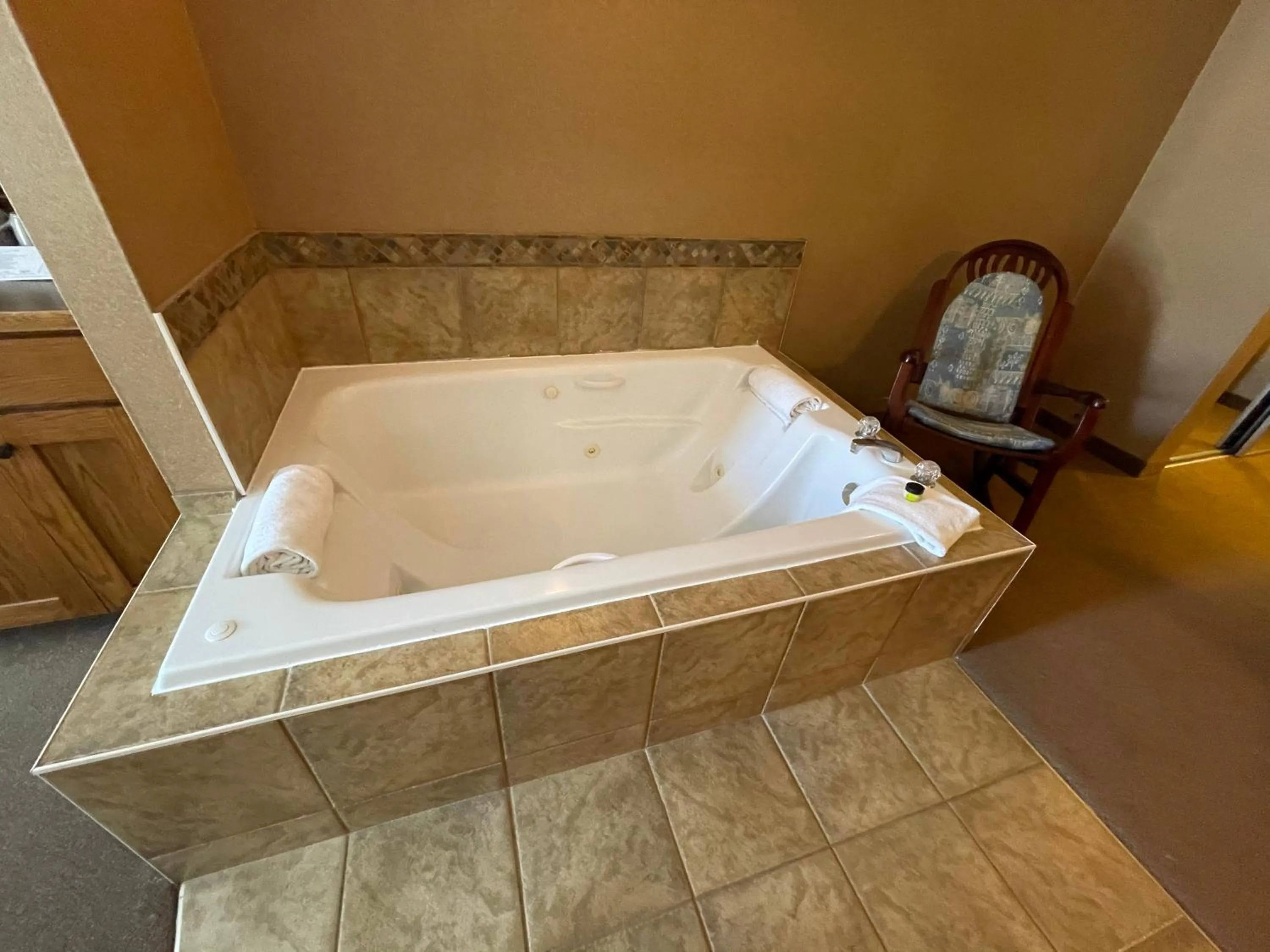 Bath in Elkwater Lake Lodge and Resort