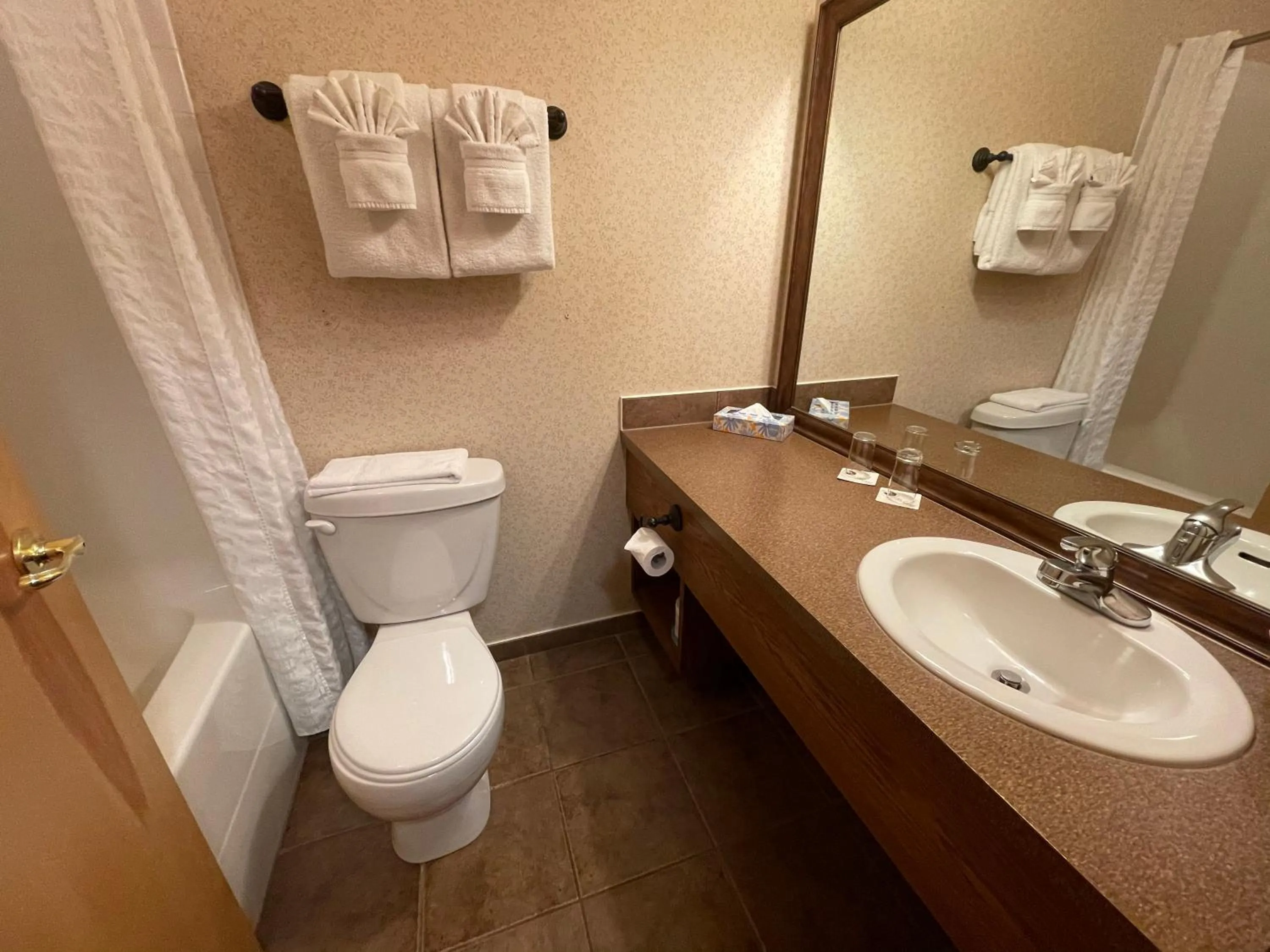 Bathroom in Elkwater Lake Lodge and Resort