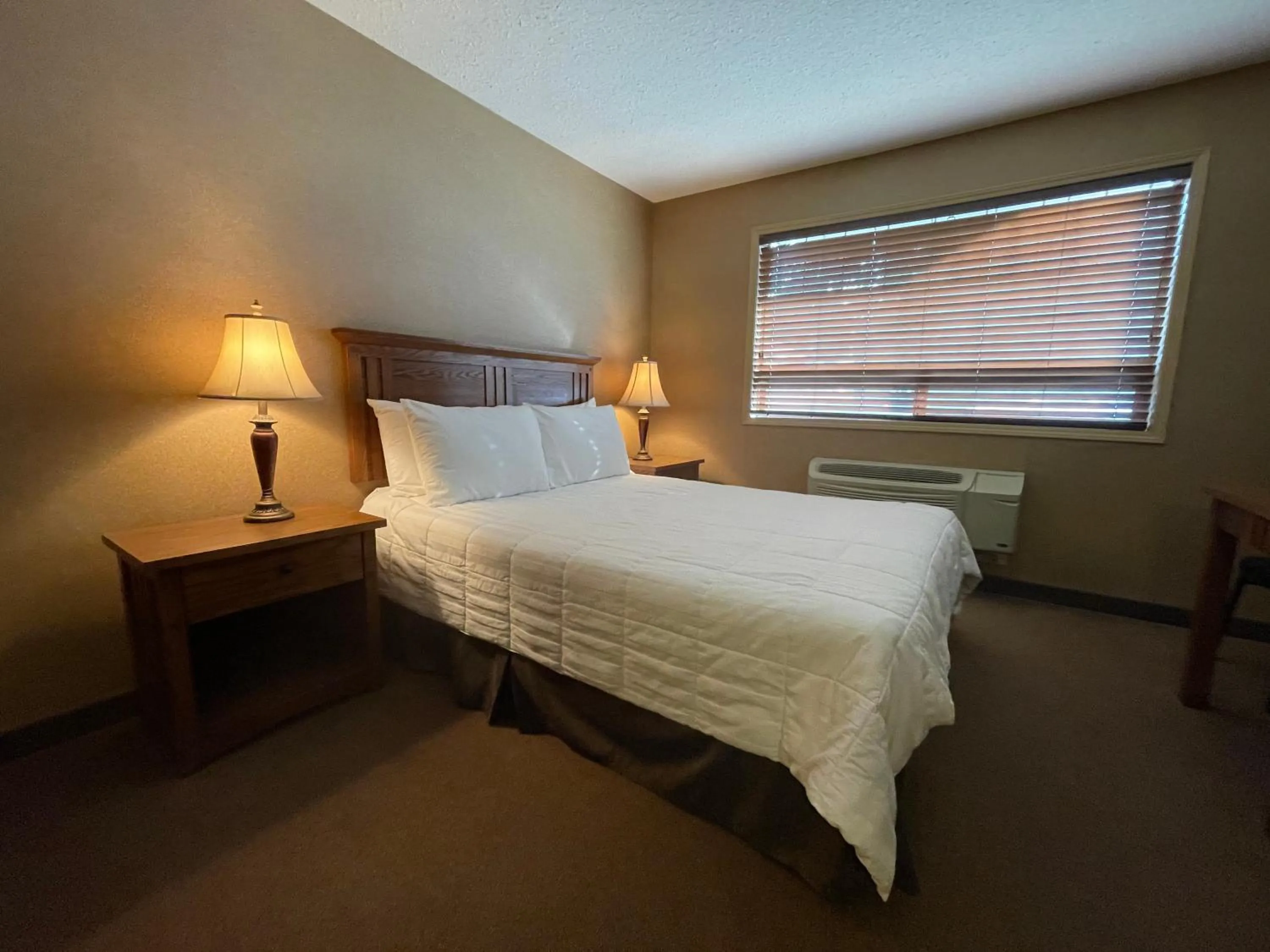 Bed in Elkwater Lake Lodge and Resort