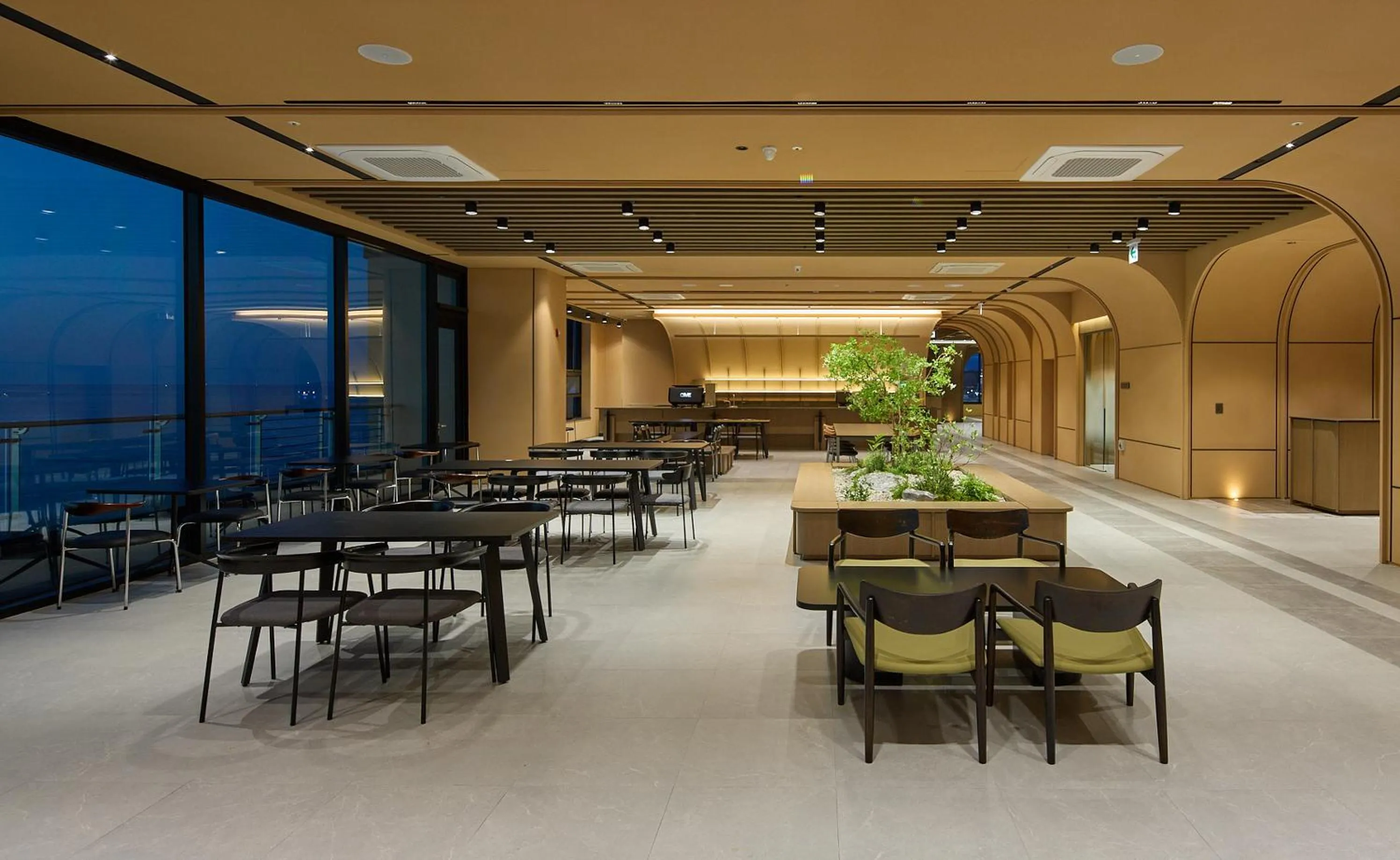 Lounge or bar in Ramada by Wyndham Gangwon Sokcho