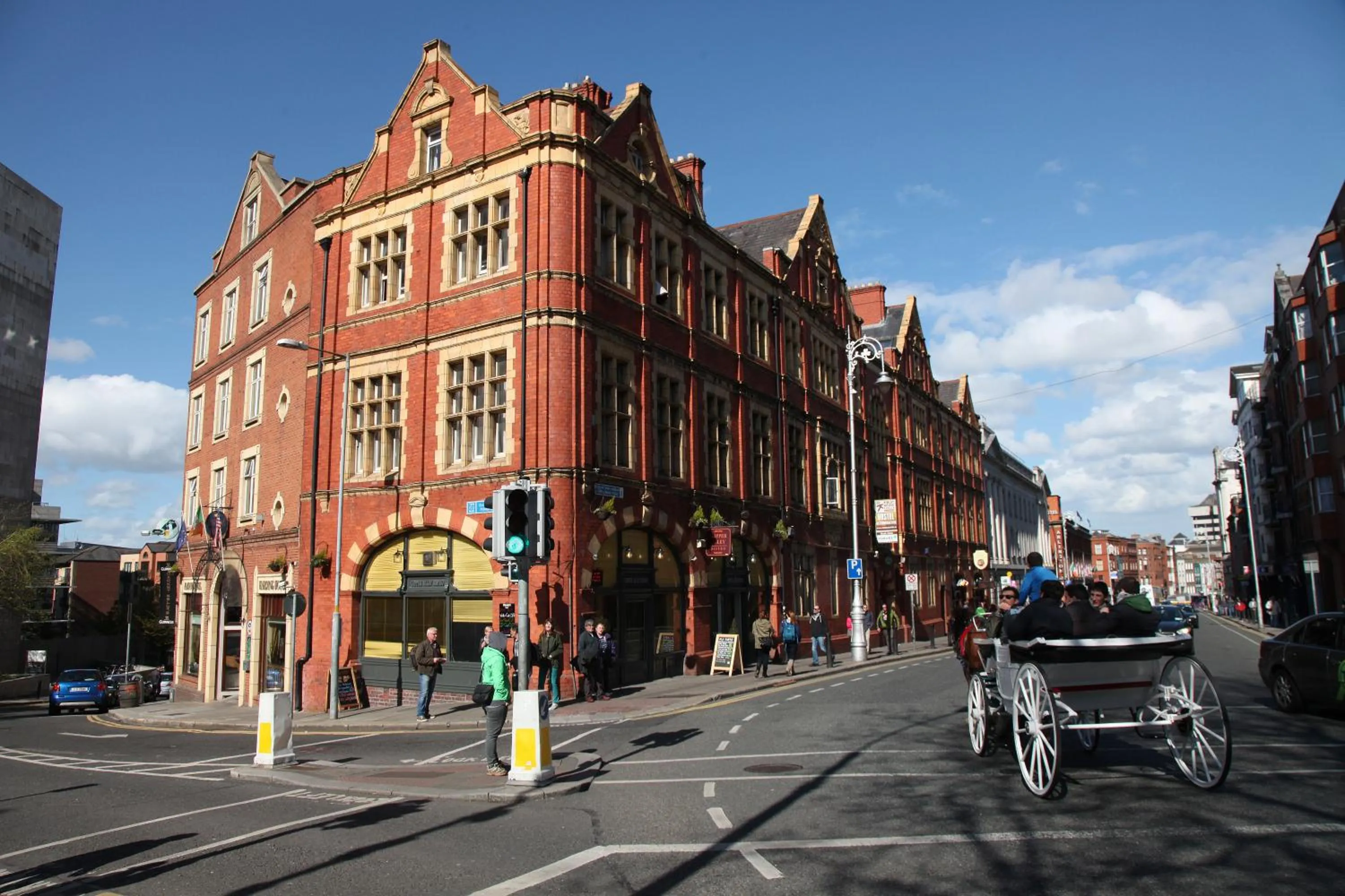 Facade/entrance in Harding Hotel