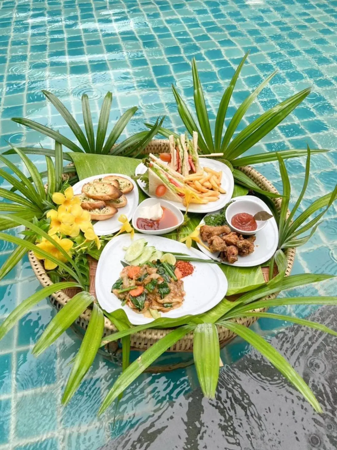 Food and drinks in HULA HULA RESORT l truly tropical and fun wellness