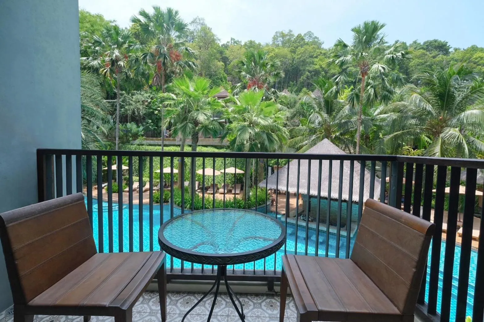 HULA HULA RESORT l truly tropical and fun wellness