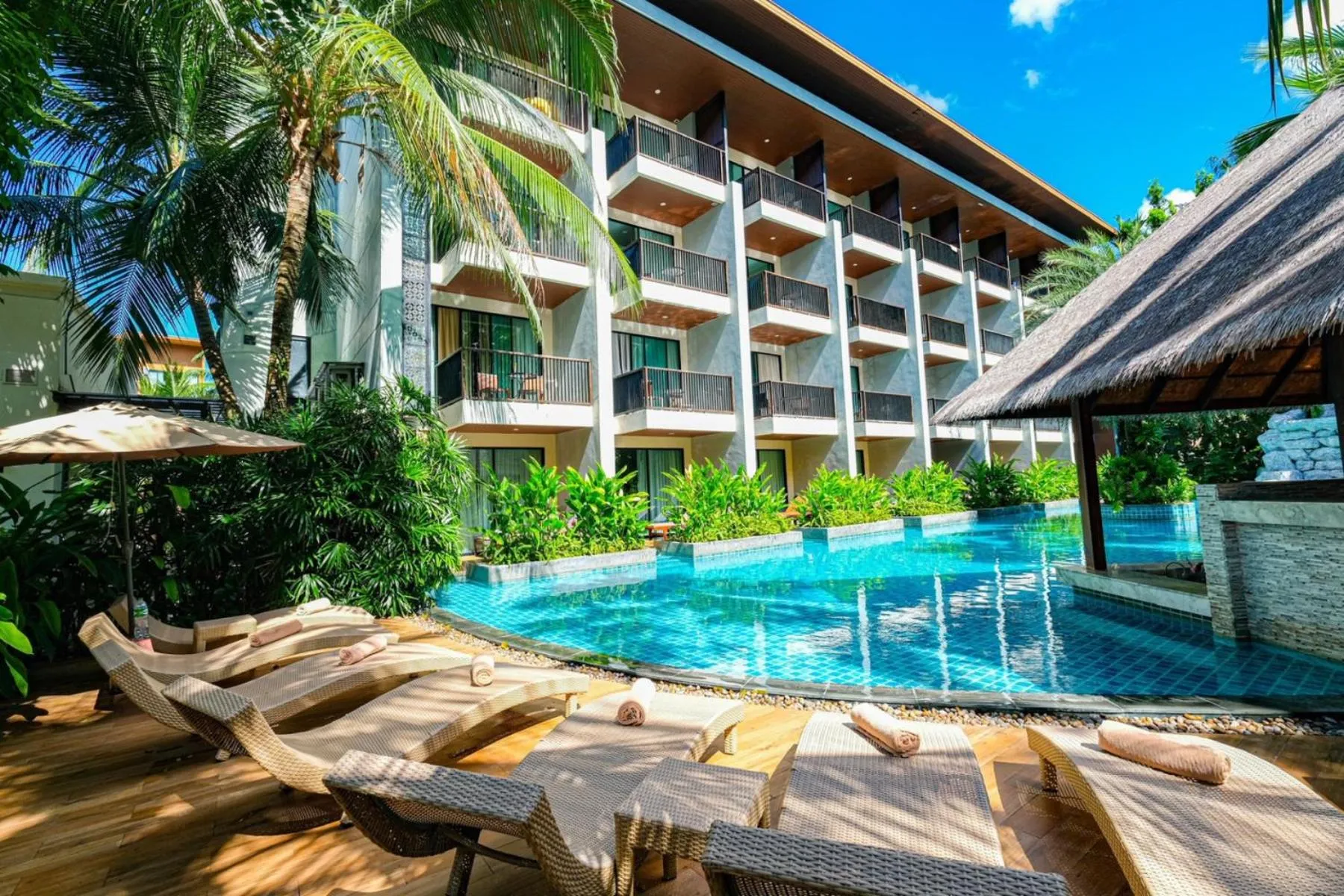 HULA HULA RESORT l truly tropical and fun wellness