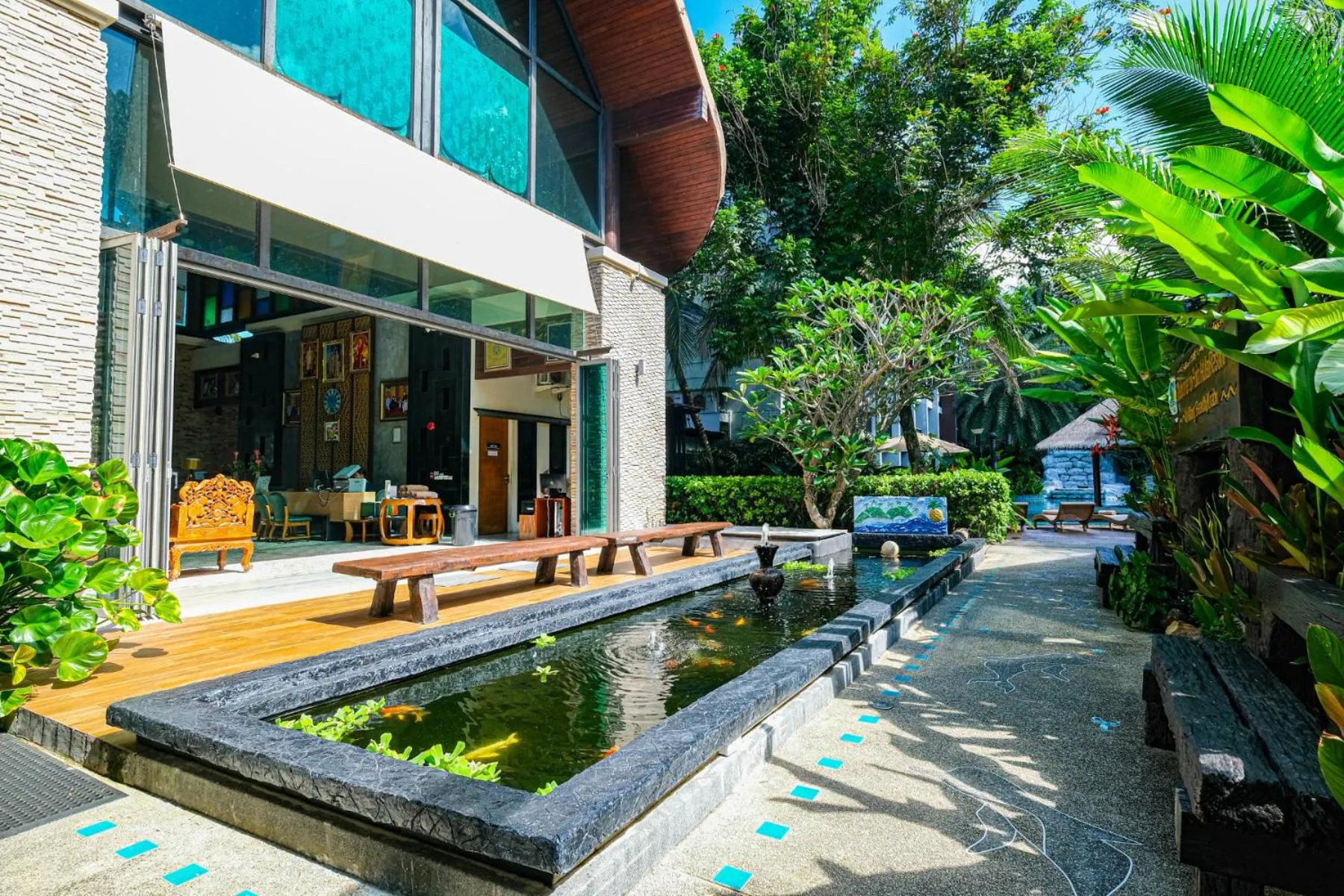 HULA HULA RESORT l truly tropical and fun wellness