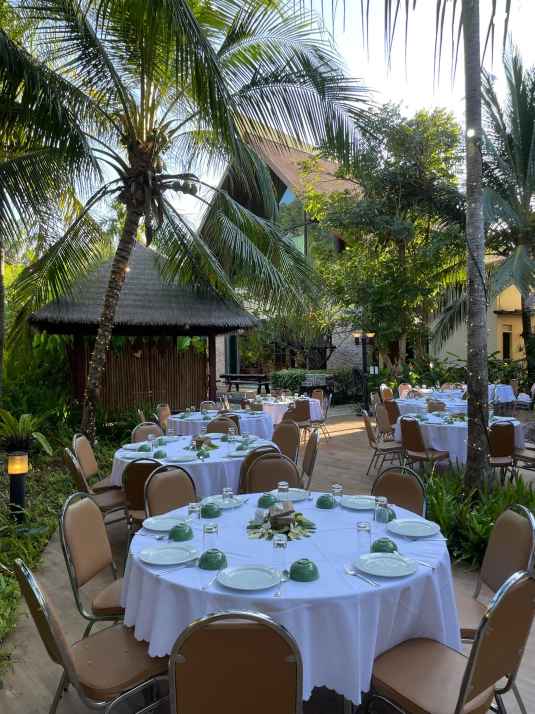 HULA HULA RESORT l truly tropical and fun wellness