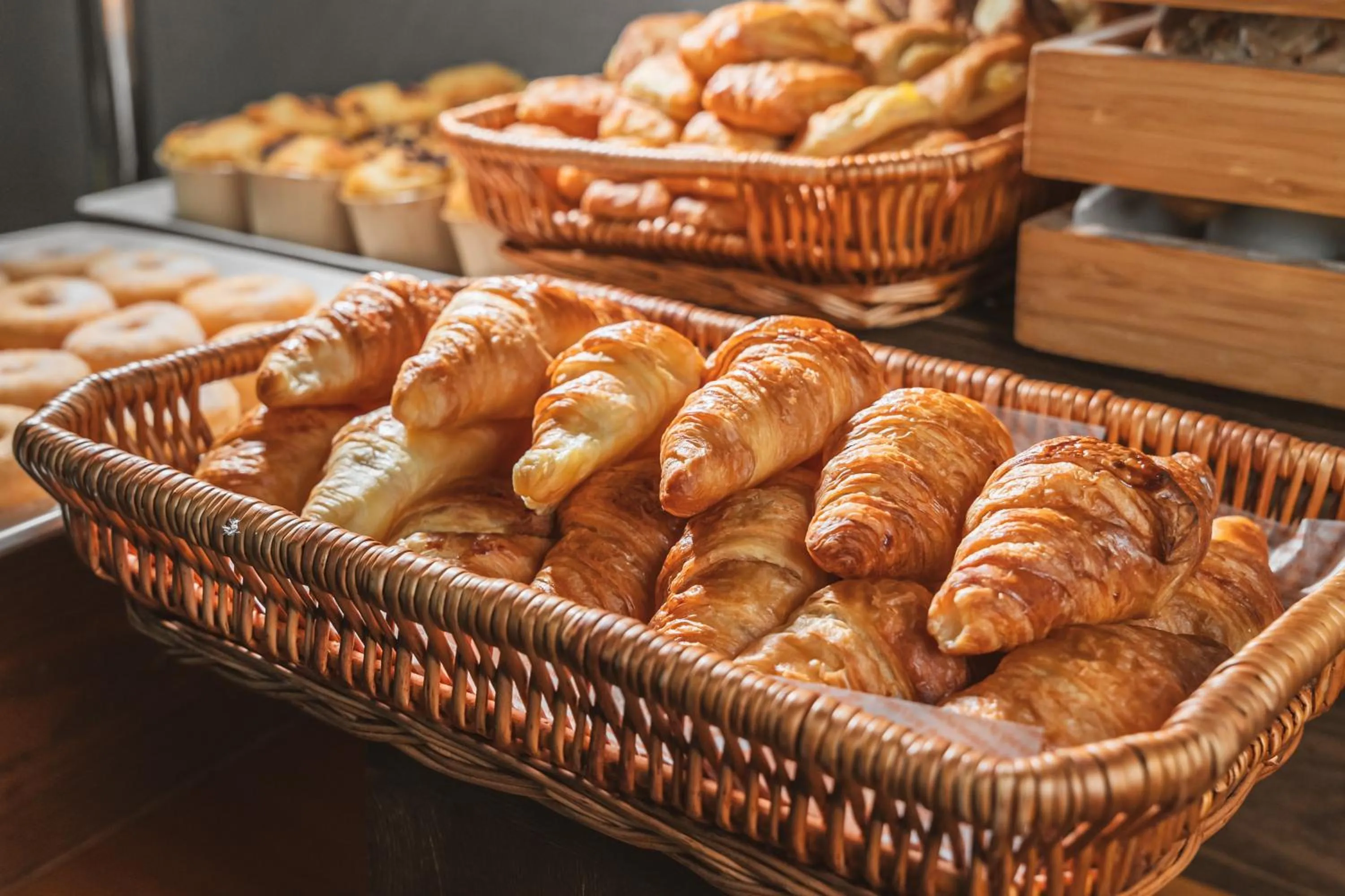 Food and drinks in Hotel Traveltine Downtown Singapore, Trademark Collection