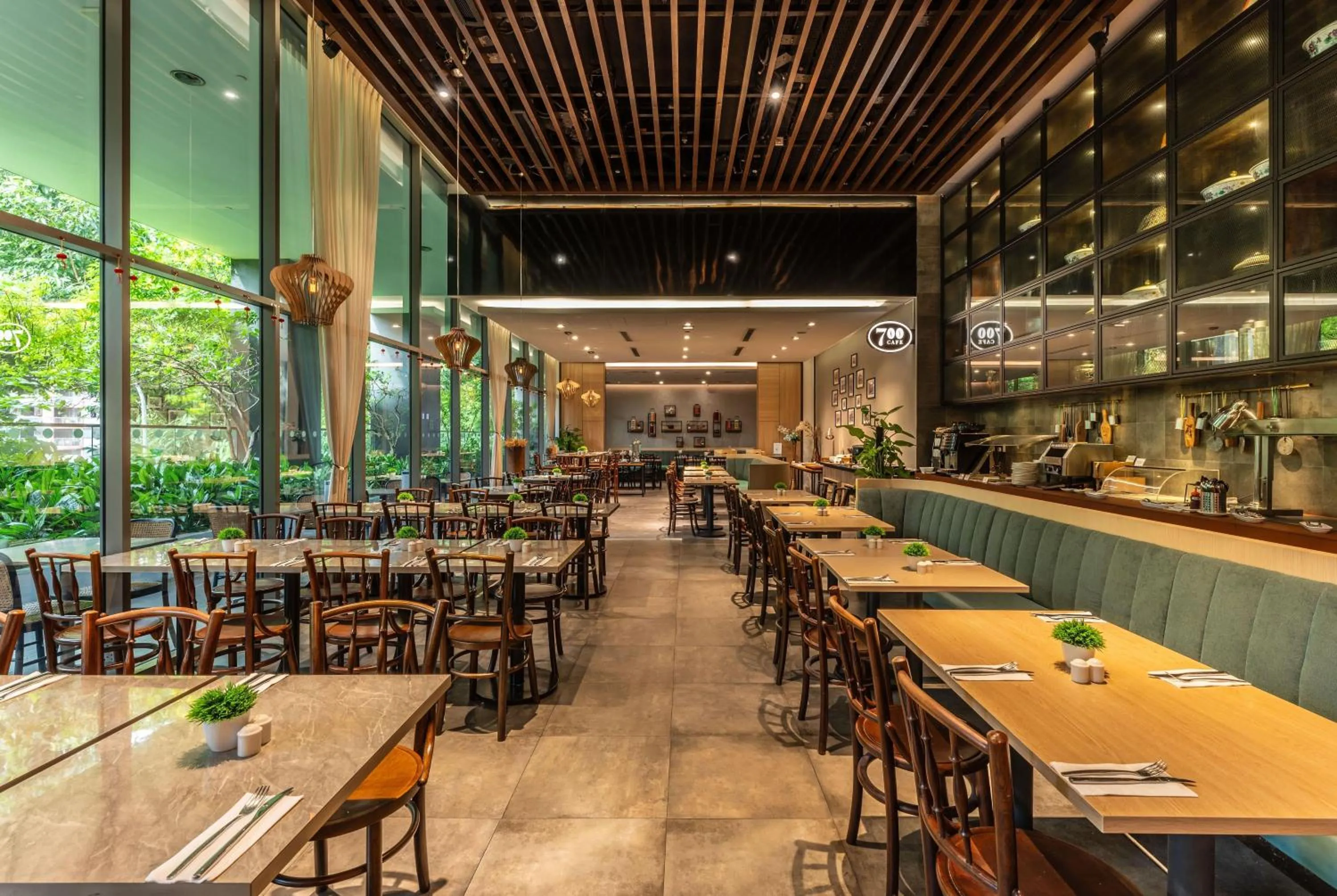 Restaurant/places to eat in Hotel Traveltine Downtown Singapore, Trademark Collection