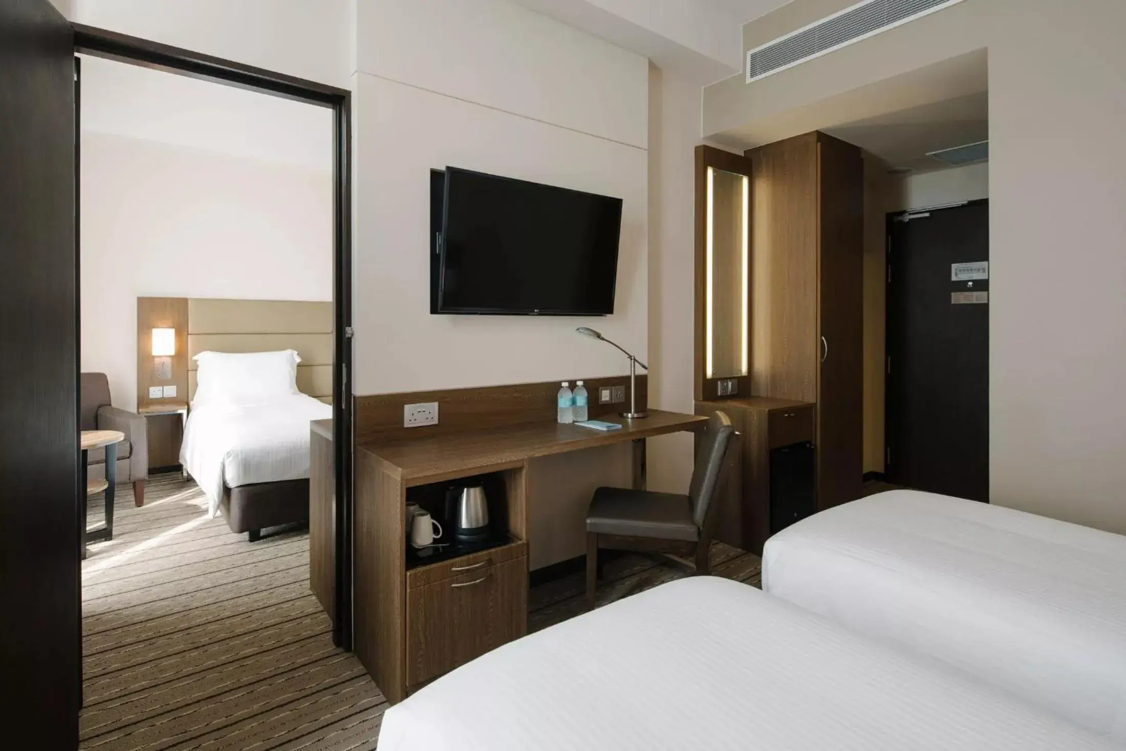 Connecting Room in Hotel Traveltine Downtown Singapore, Trademark Collection Connecting Room in Hotel Traveltine Downtown Singapore, Trademark Collection