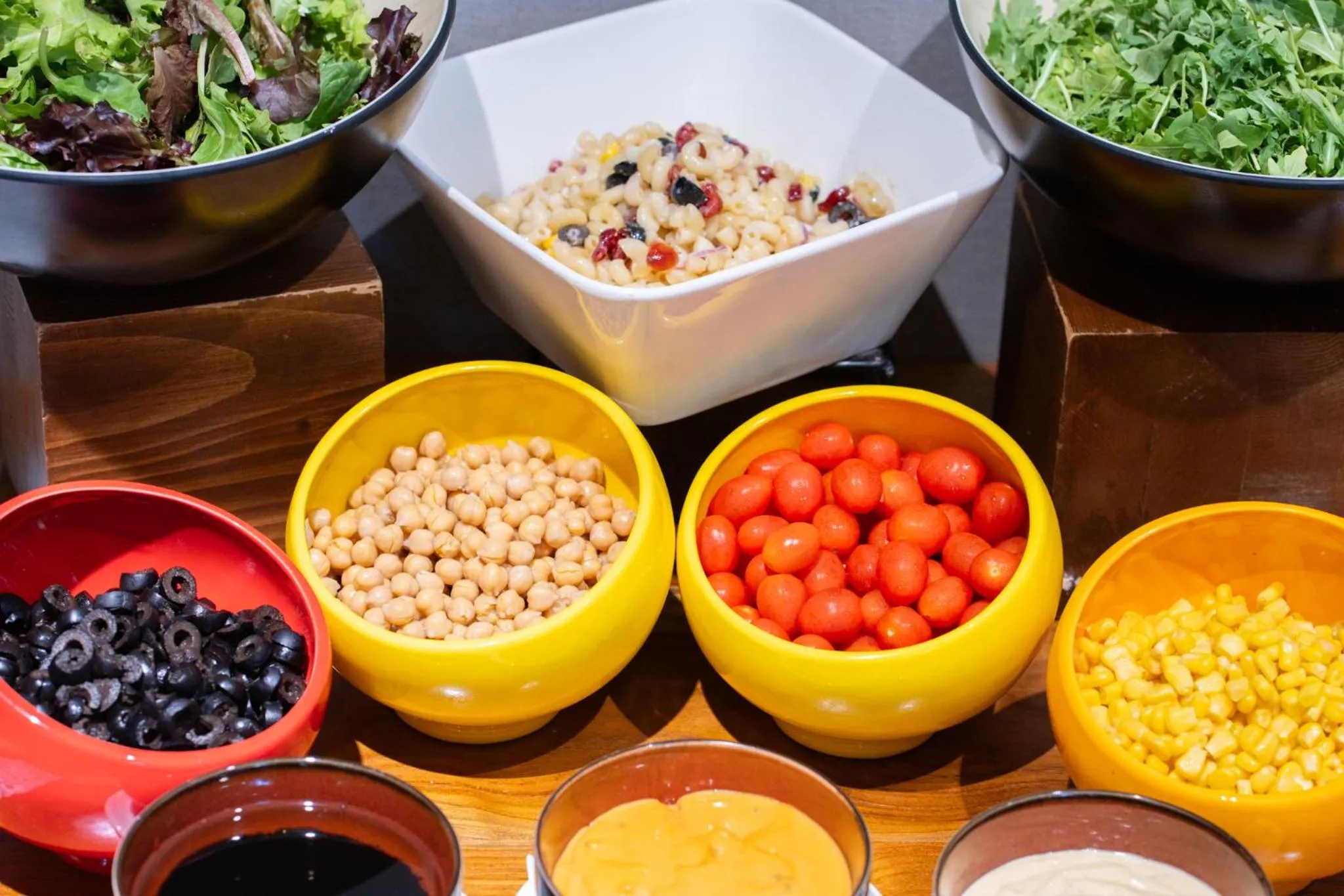 Food and drinks in Hotel Traveltine Downtown Singapore, Trademark Collection