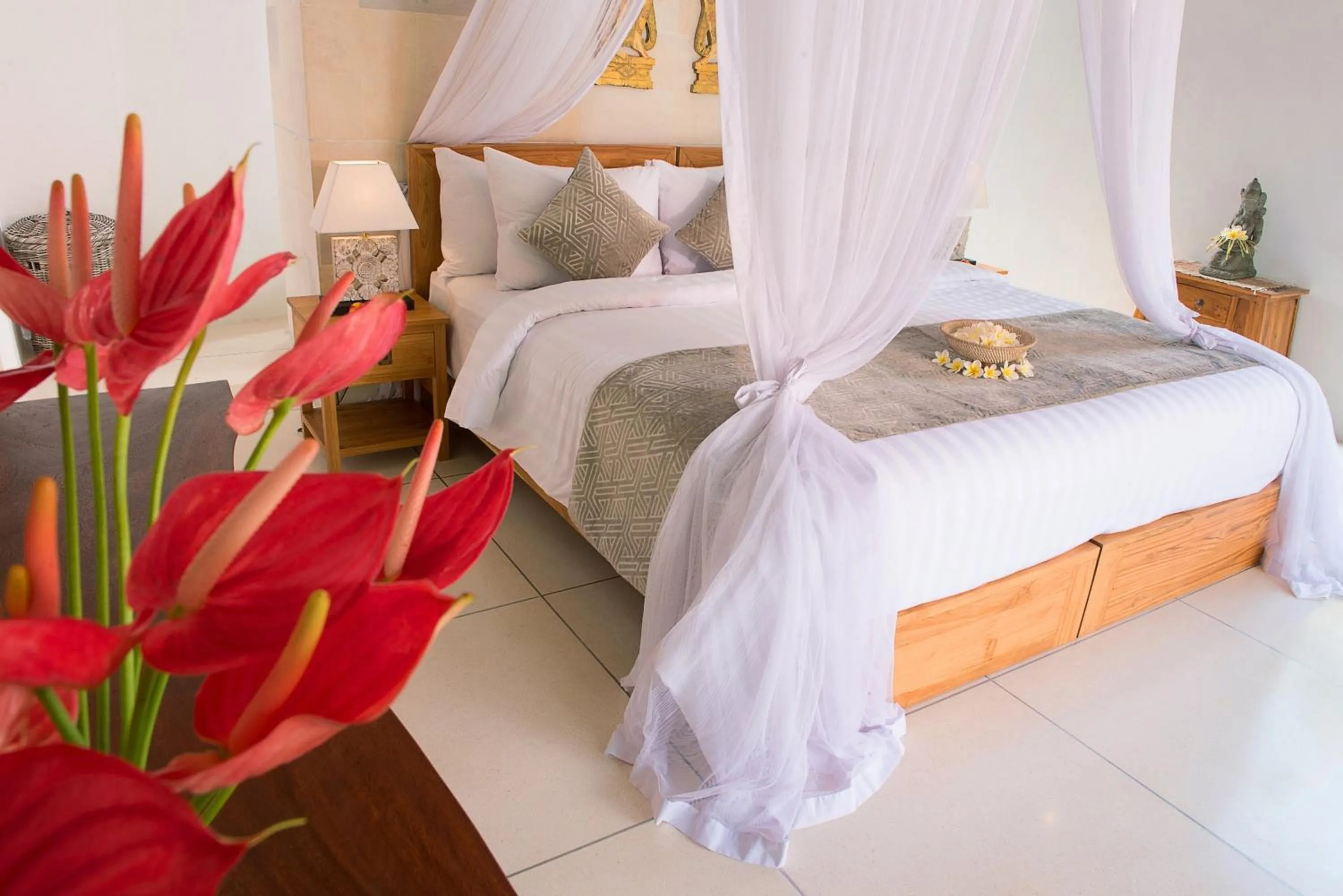 Decorative detail, Bed in The Tamantis Villa