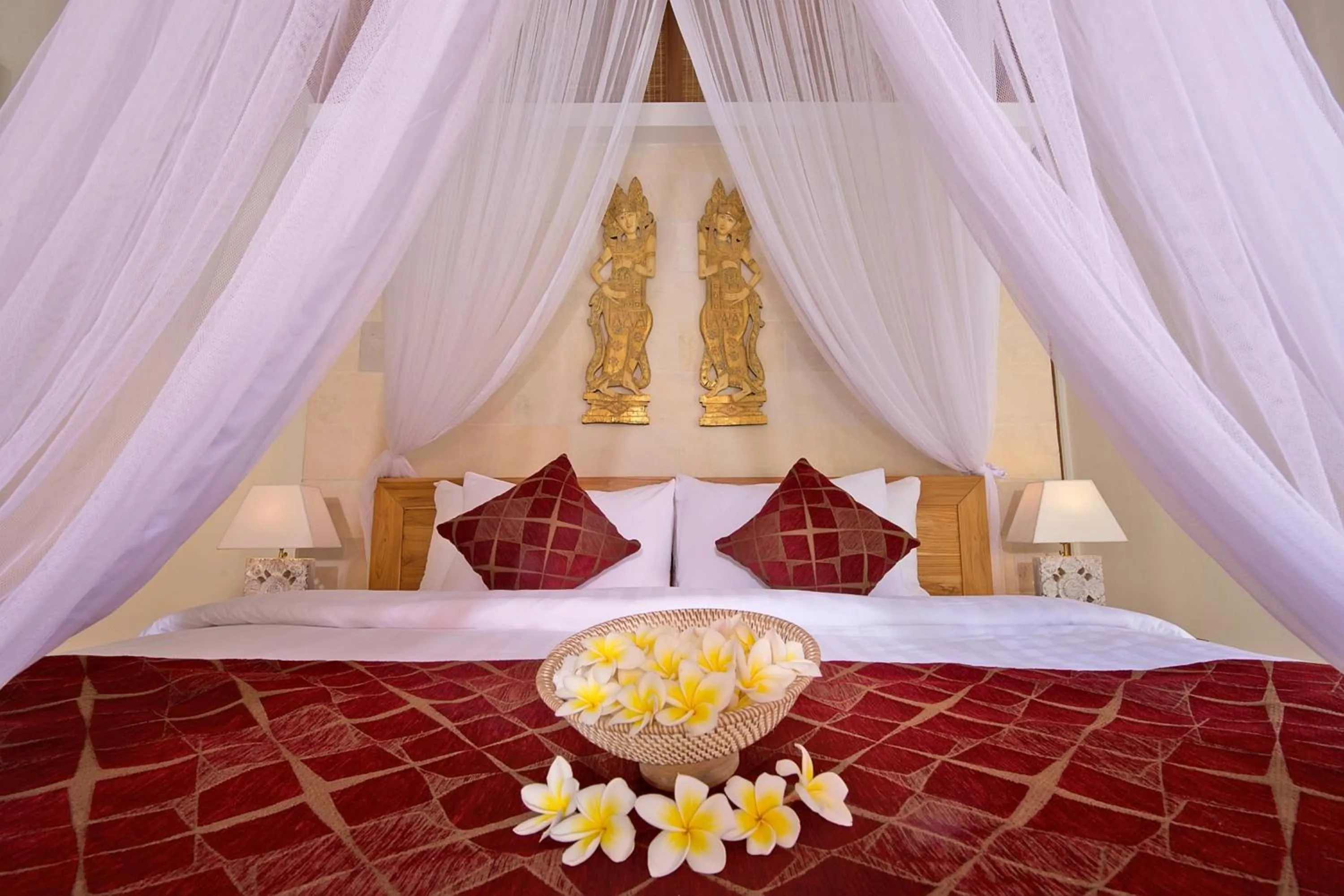 Decorative detail, Bed in The Tamantis Villa