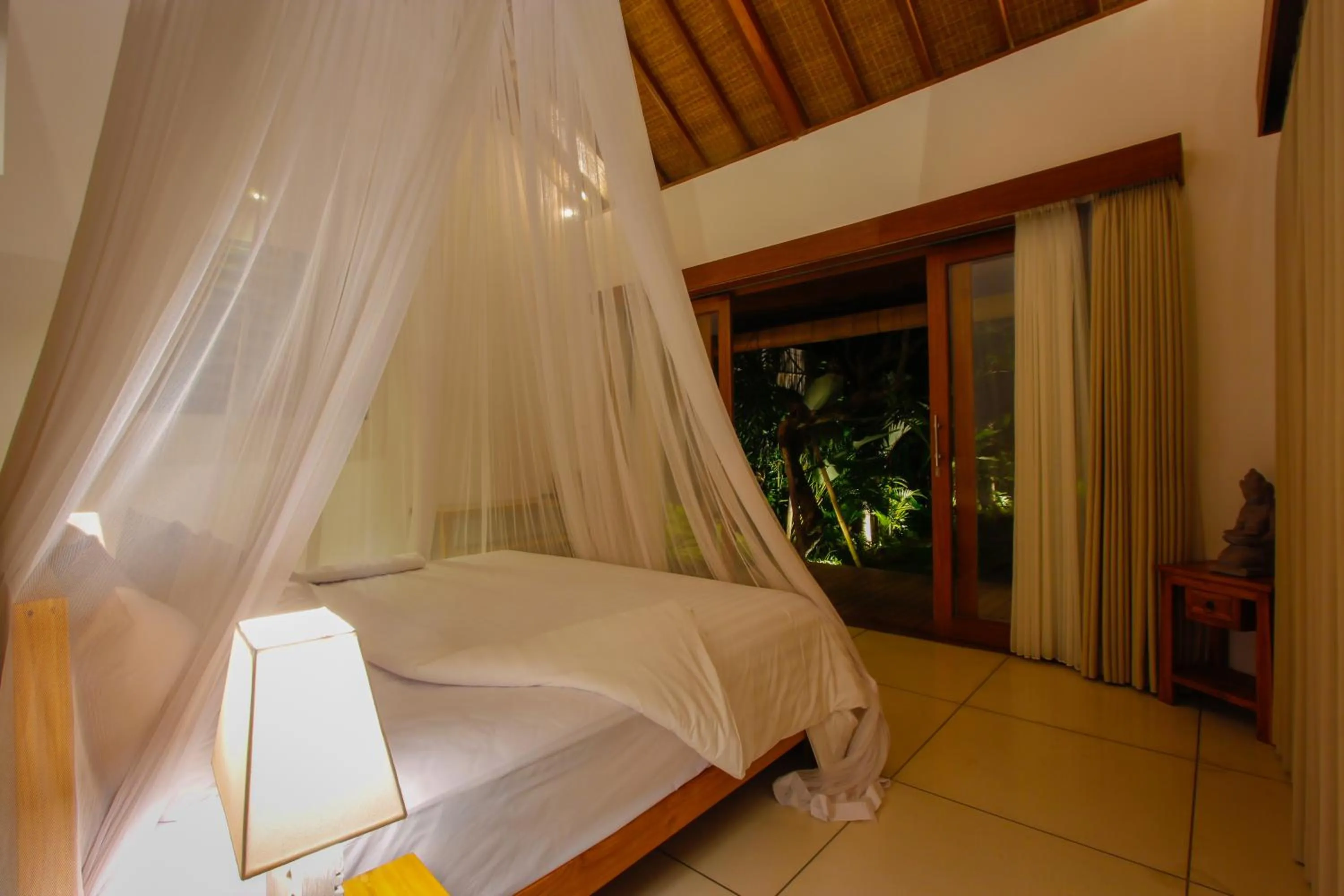 Garden, Bed in The Tamantis Villa