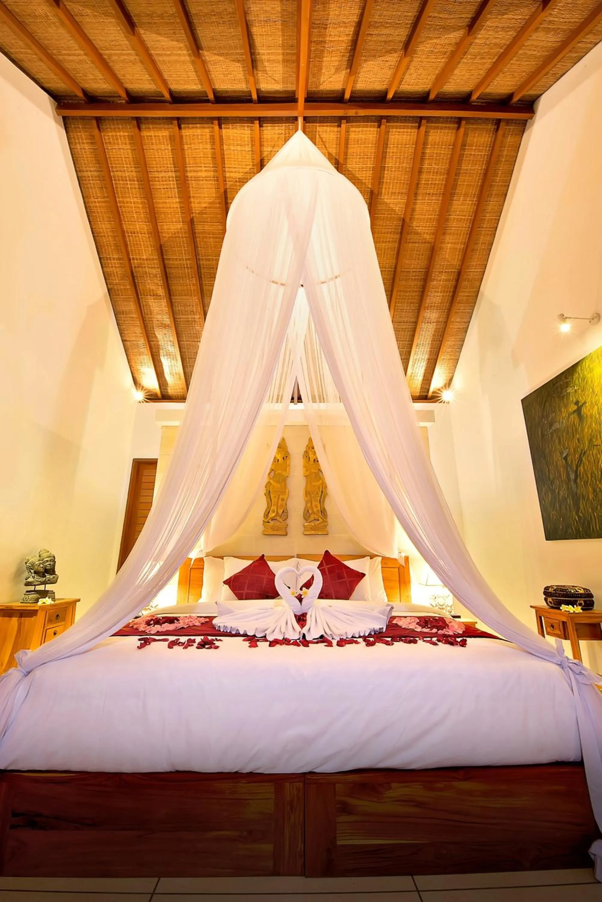 Photo of the whole room, Bed in The Tamantis Villa