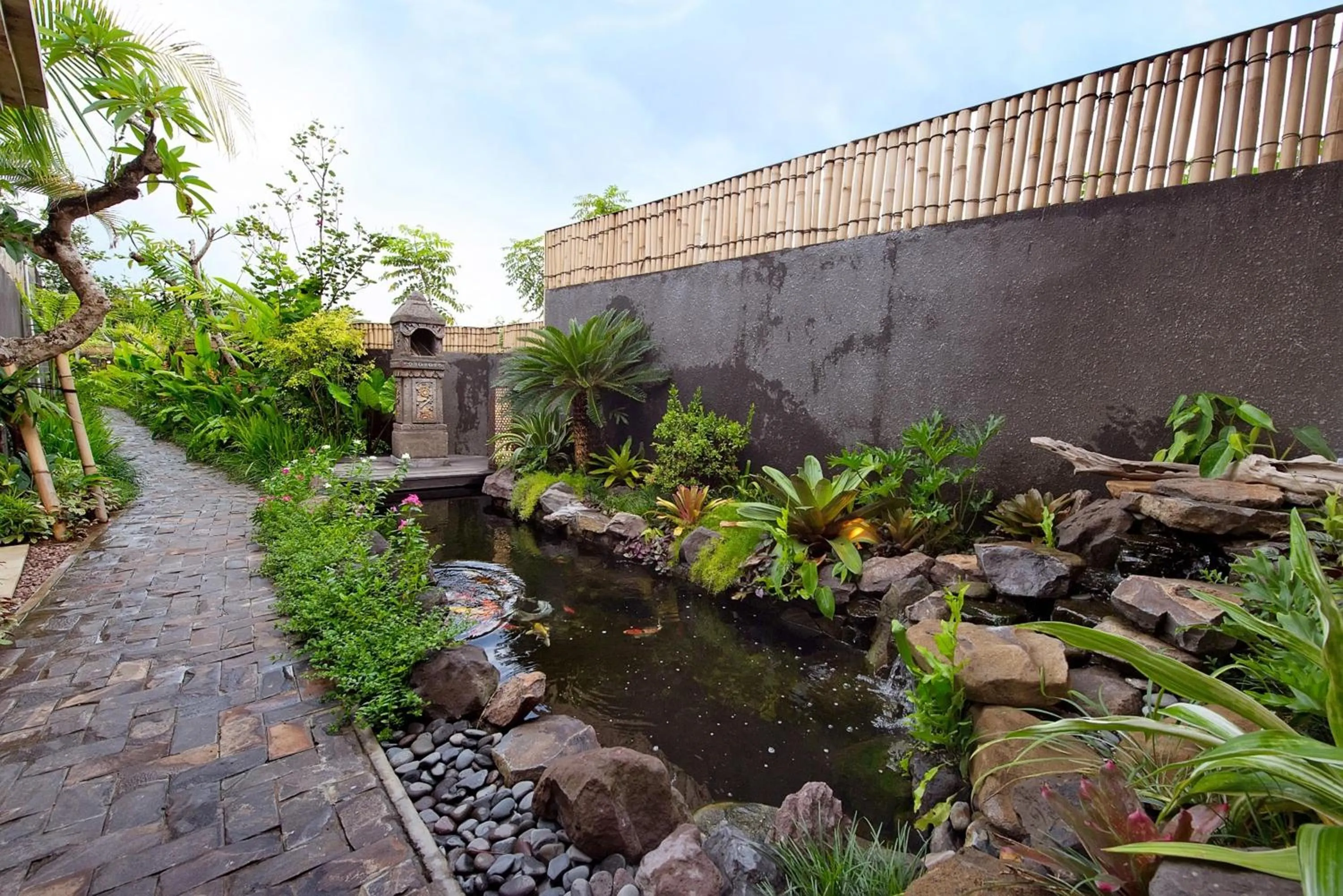 Facade/entrance in The Tamantis Villa