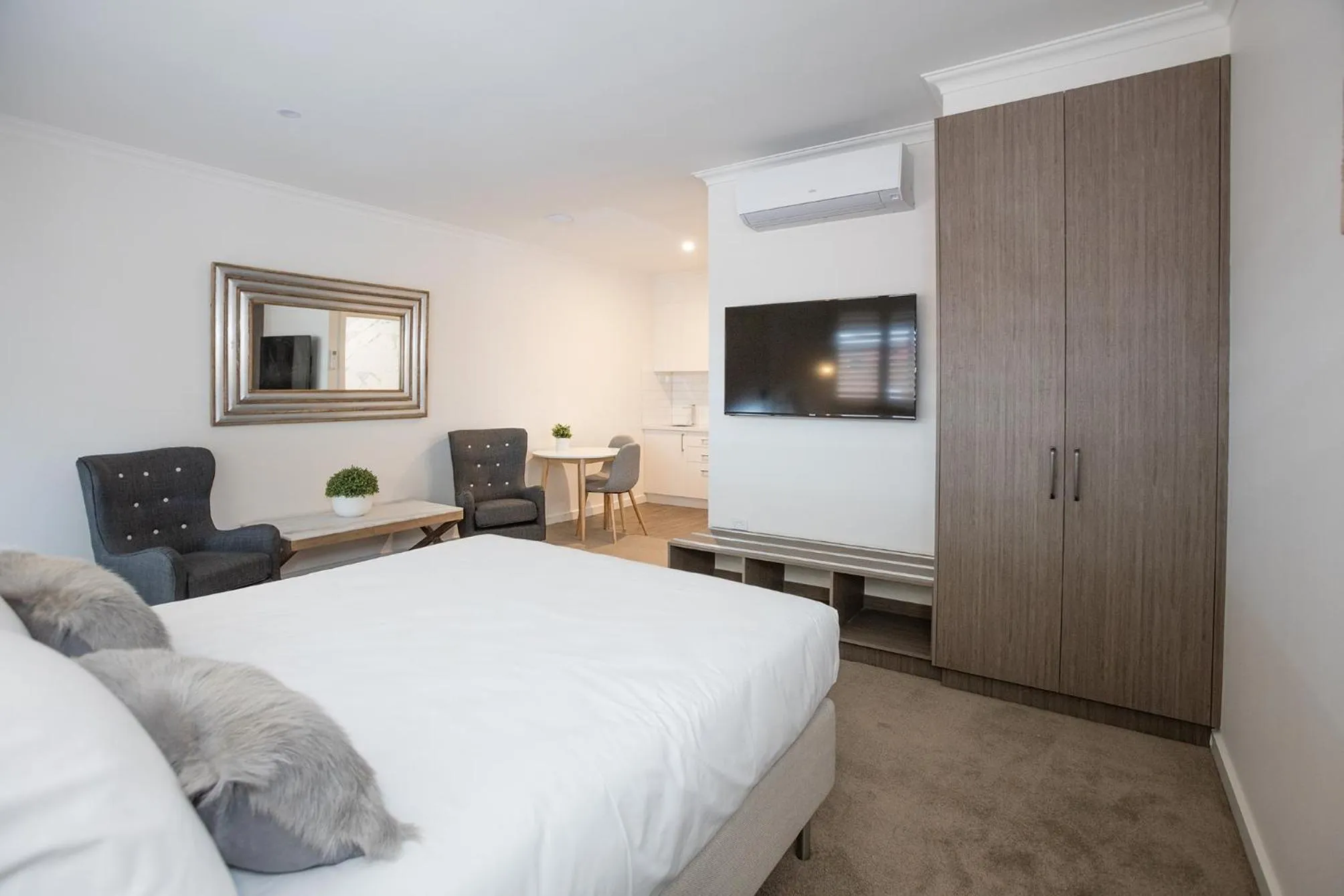 Bed in Newington Apartments